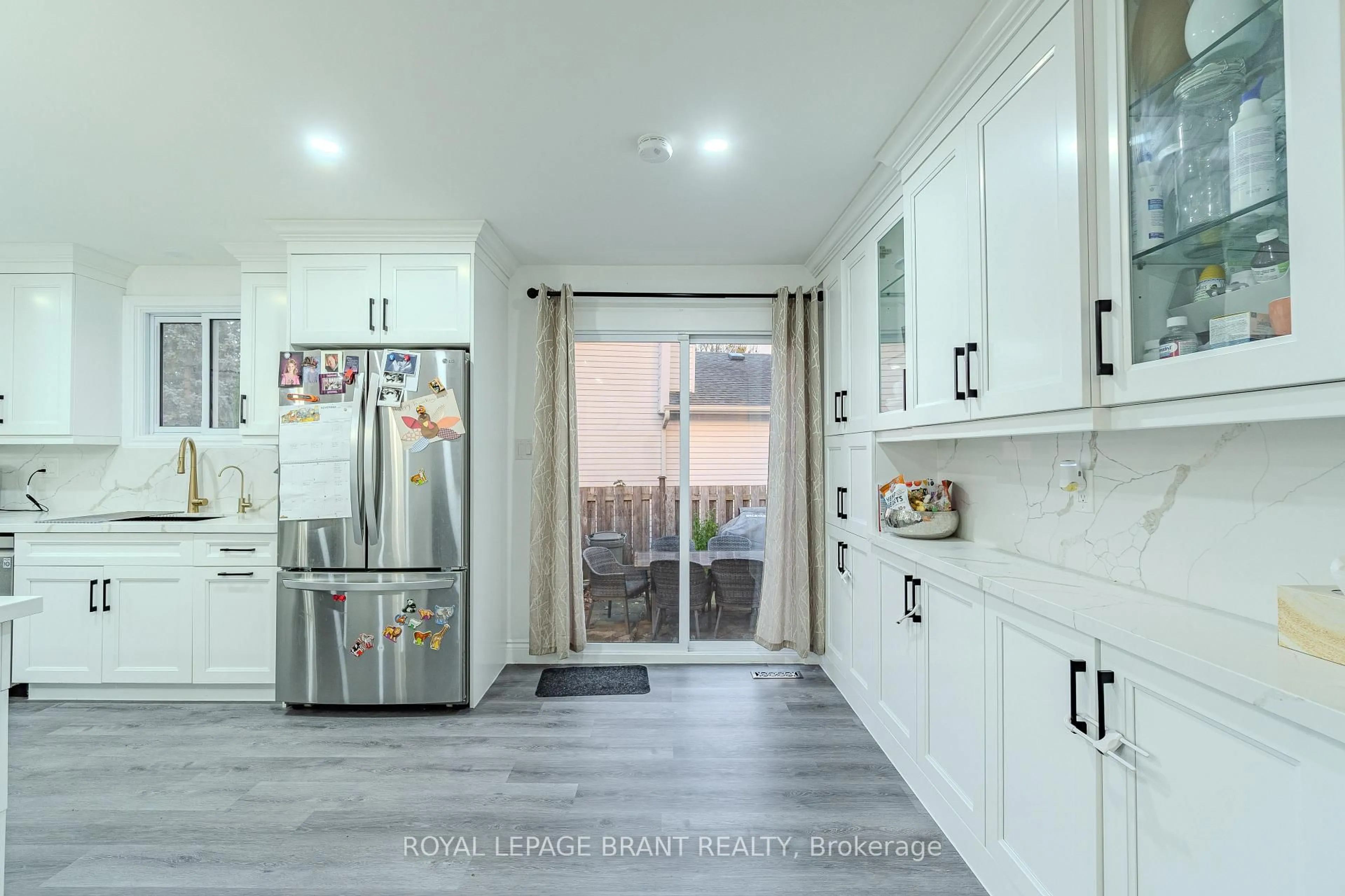 Open concept kitchen, ceramic/tile floor for 17 Kanata Cres, Brantford Ontario N3R 7E8