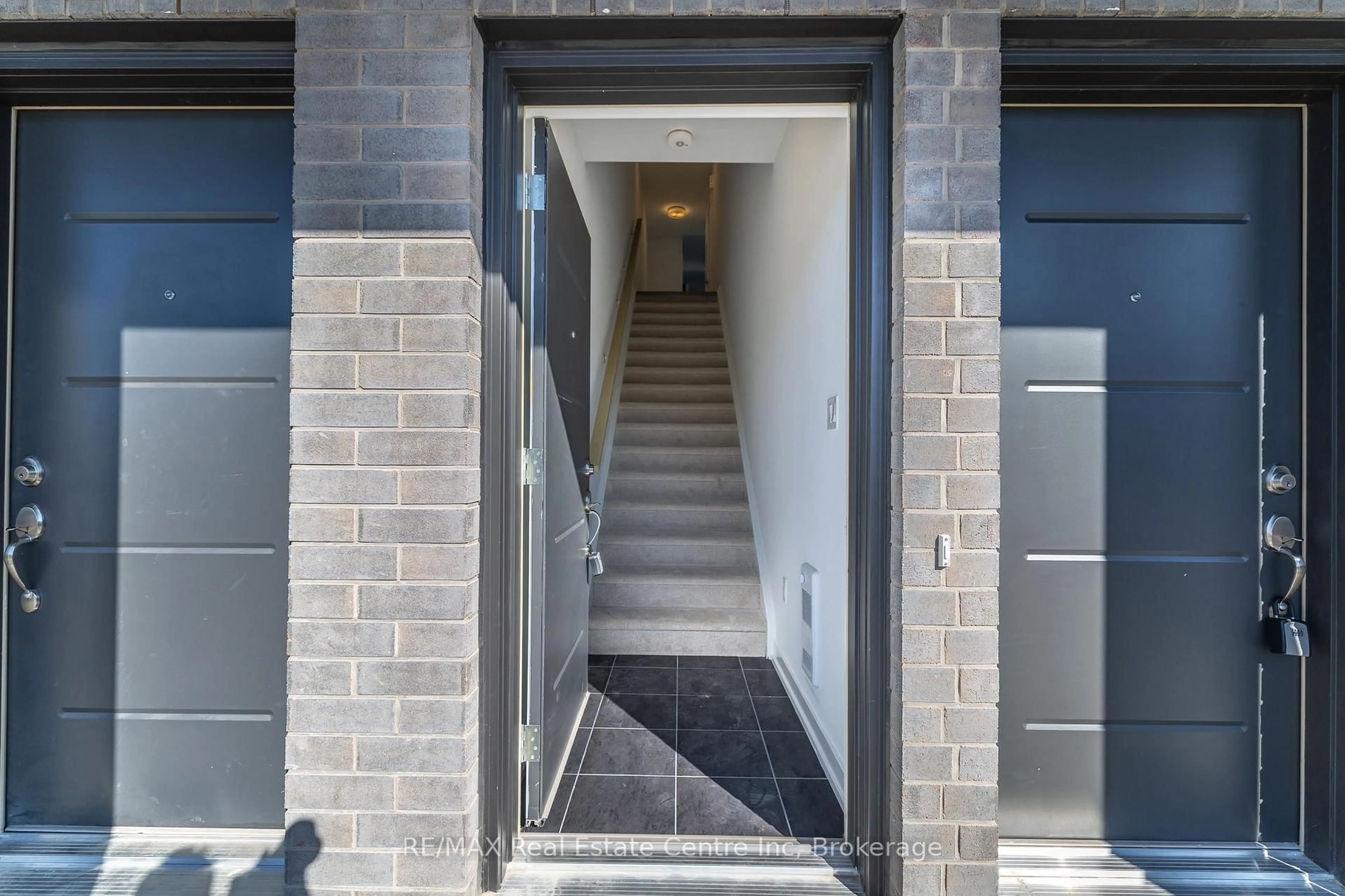 Indoor entryway for 940 St.David St #60, Centre Wellington Ontario N1M 2W3