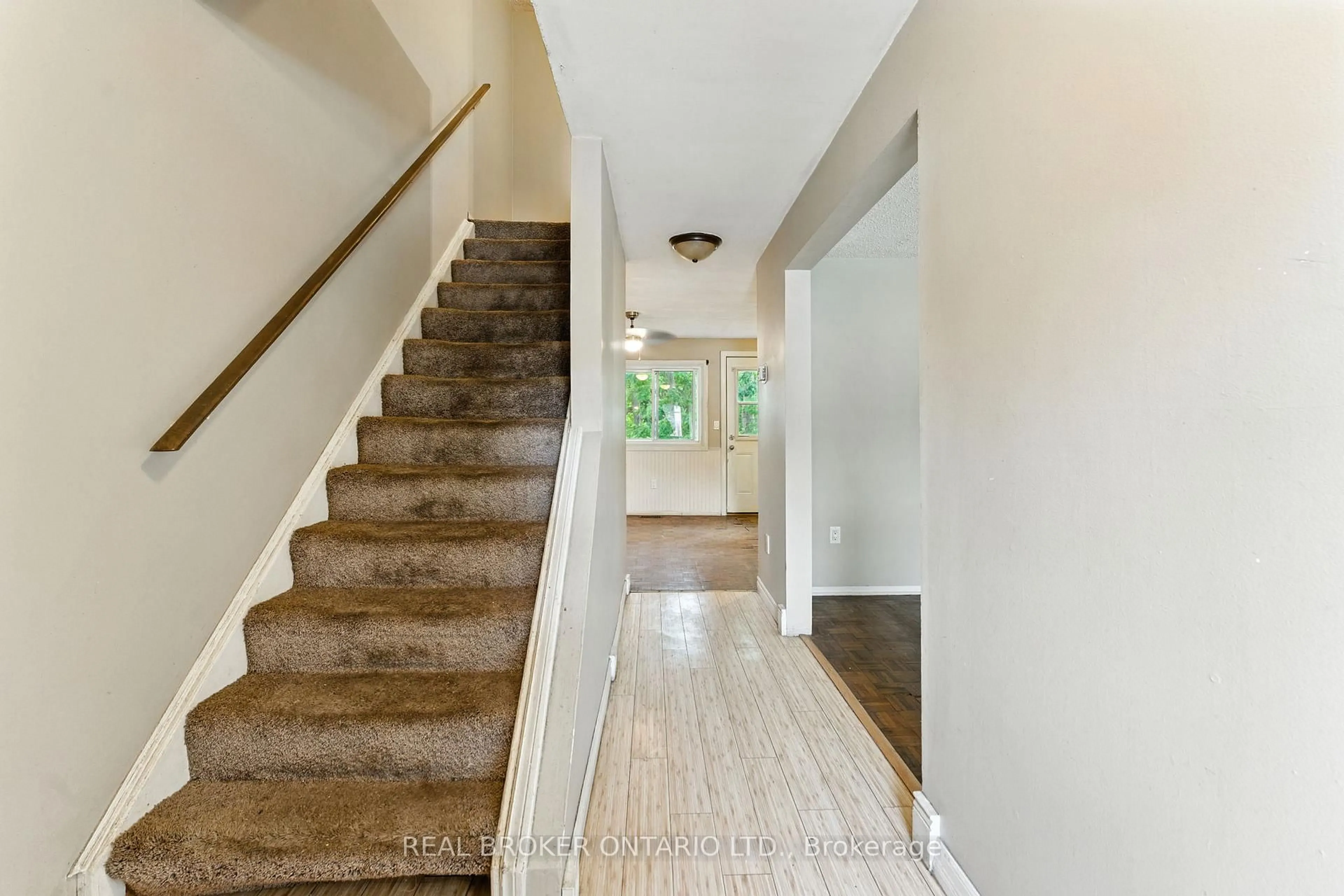 Indoor entryway for 258 Richardson Dr #U6, Norfolk Ontario N0A 1N4