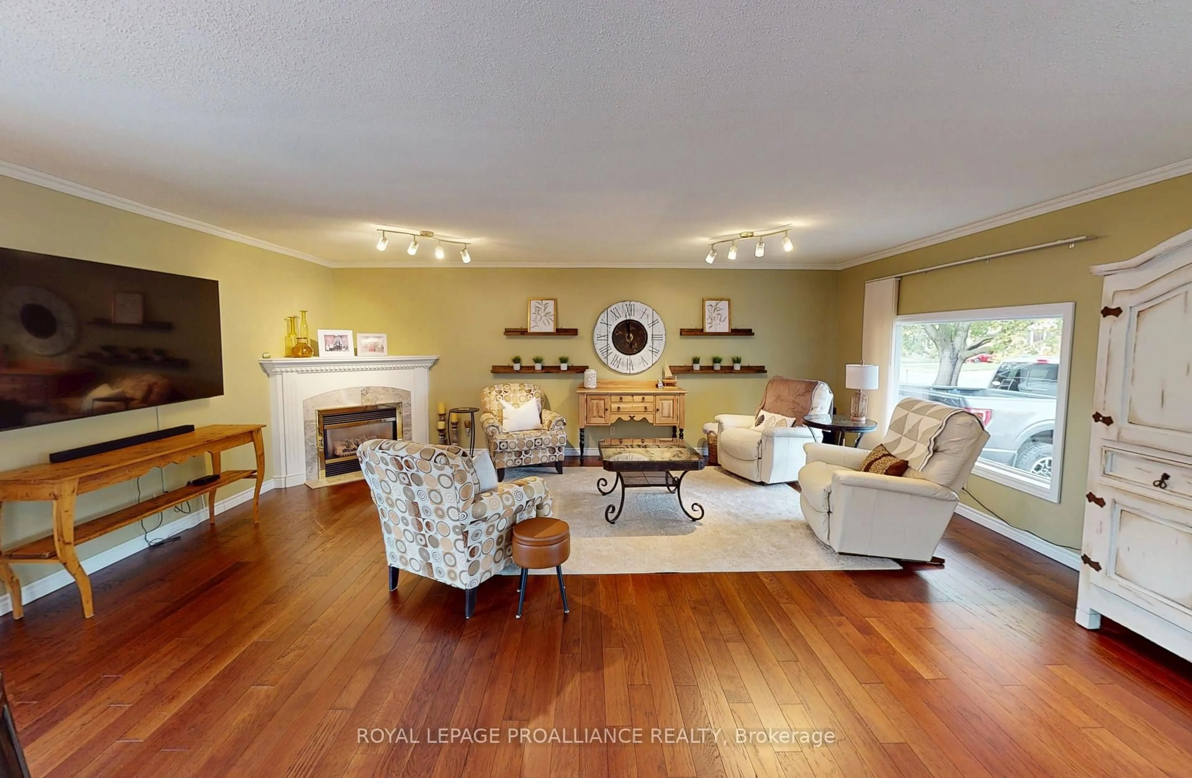 Living room with furniture, unknown for 11 Stavebank Rd, Belleville Ontario K8P 2N7