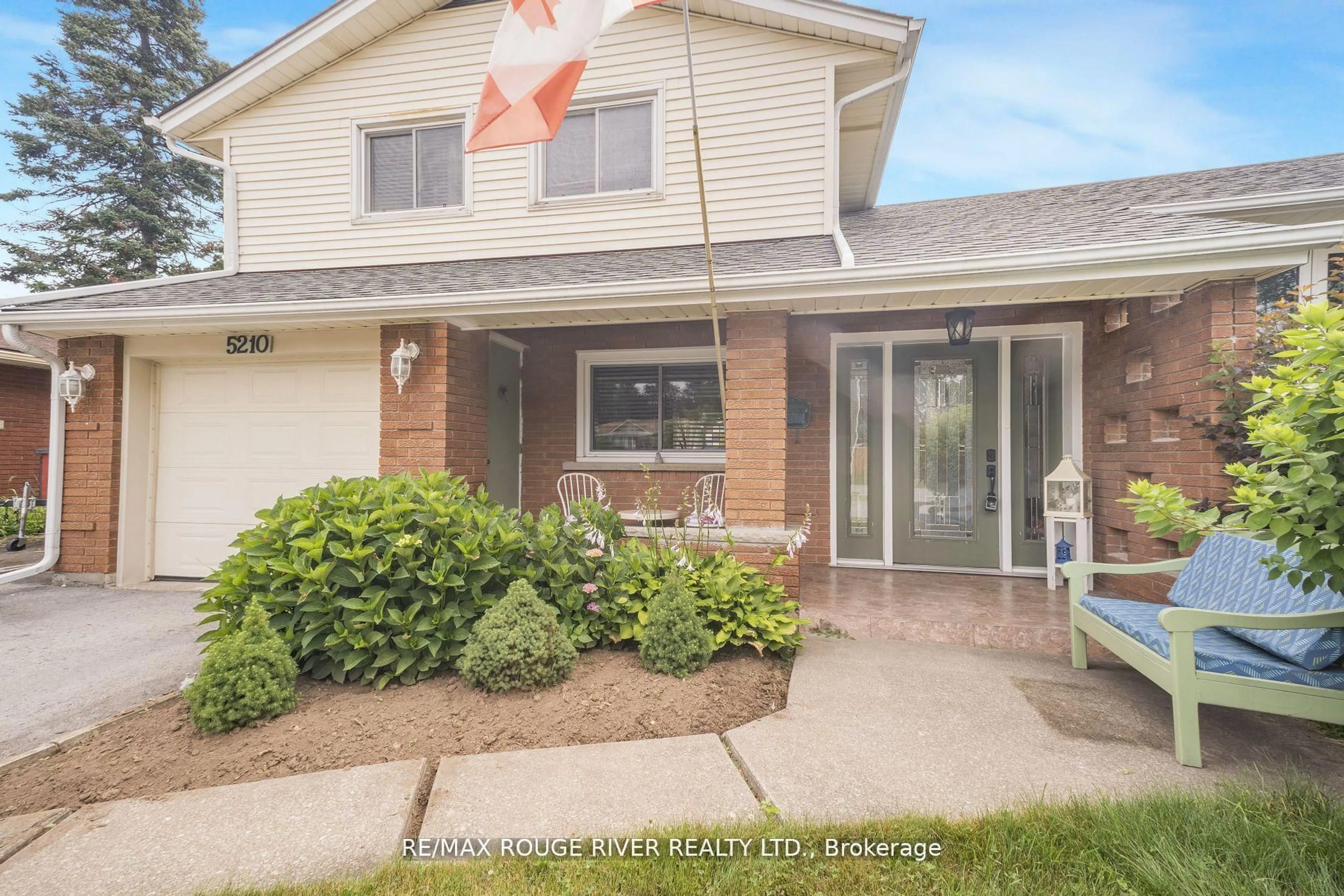 Home with vinyl exterior material, street for 5210 Timothy Cres, Niagara Falls Ontario L2E 5G3