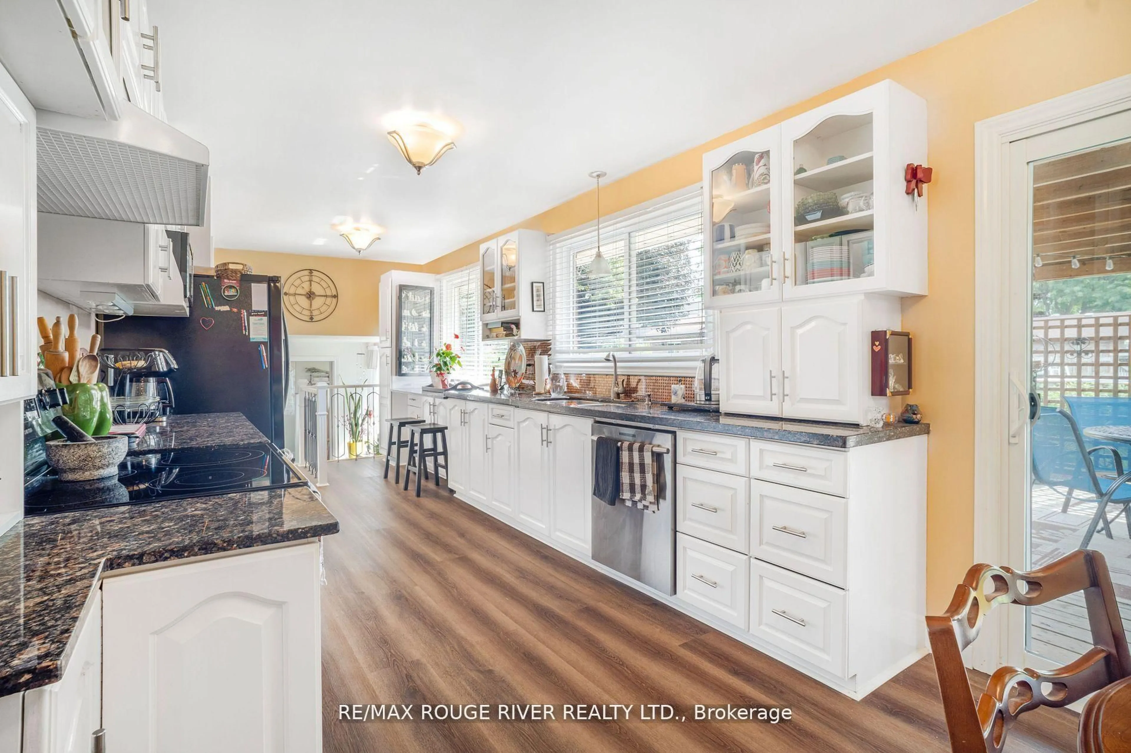 Open concept kitchen, unknown for 5210 Timothy Cres, Niagara Falls Ontario L2E 5G3