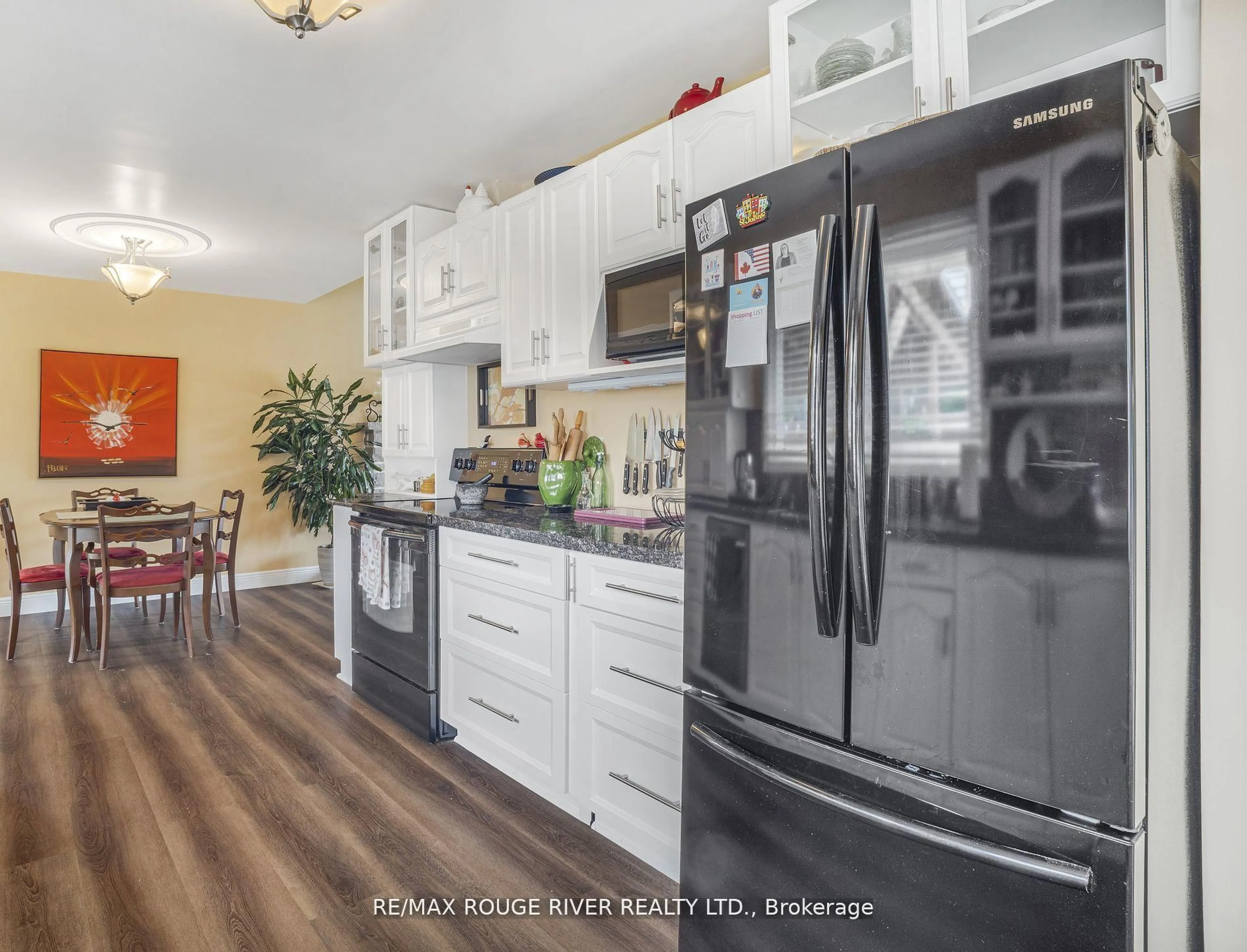 Open concept kitchen, wood/laminate floor for 5210 Timothy Cres, Niagara Falls Ontario L2E 5G3