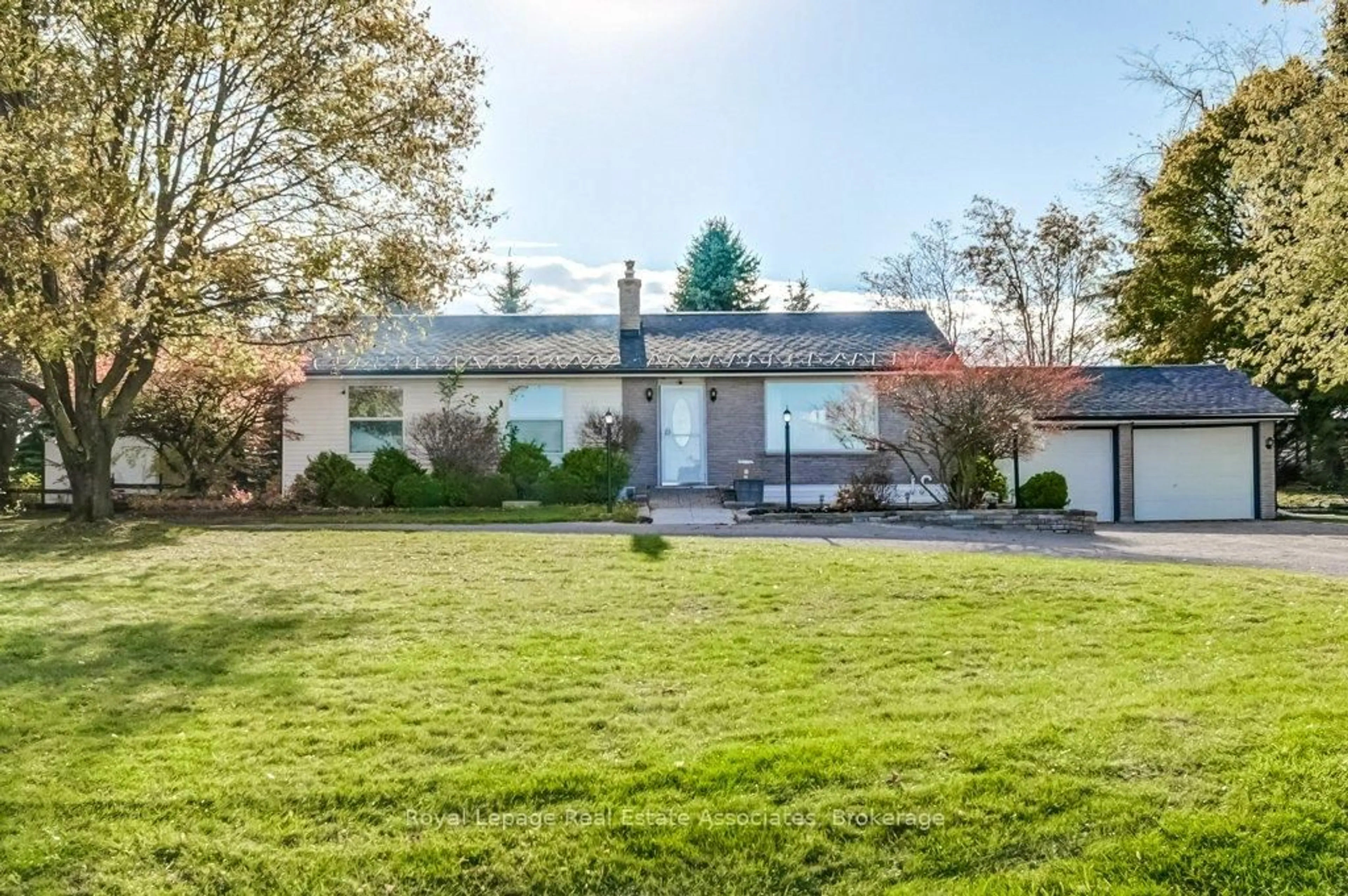 A pic from outside/outdoor area/front of a property/back of a property/a pic from drone, street for 6138 Trafalgar Rd, Erin Ontario L0N 1N0