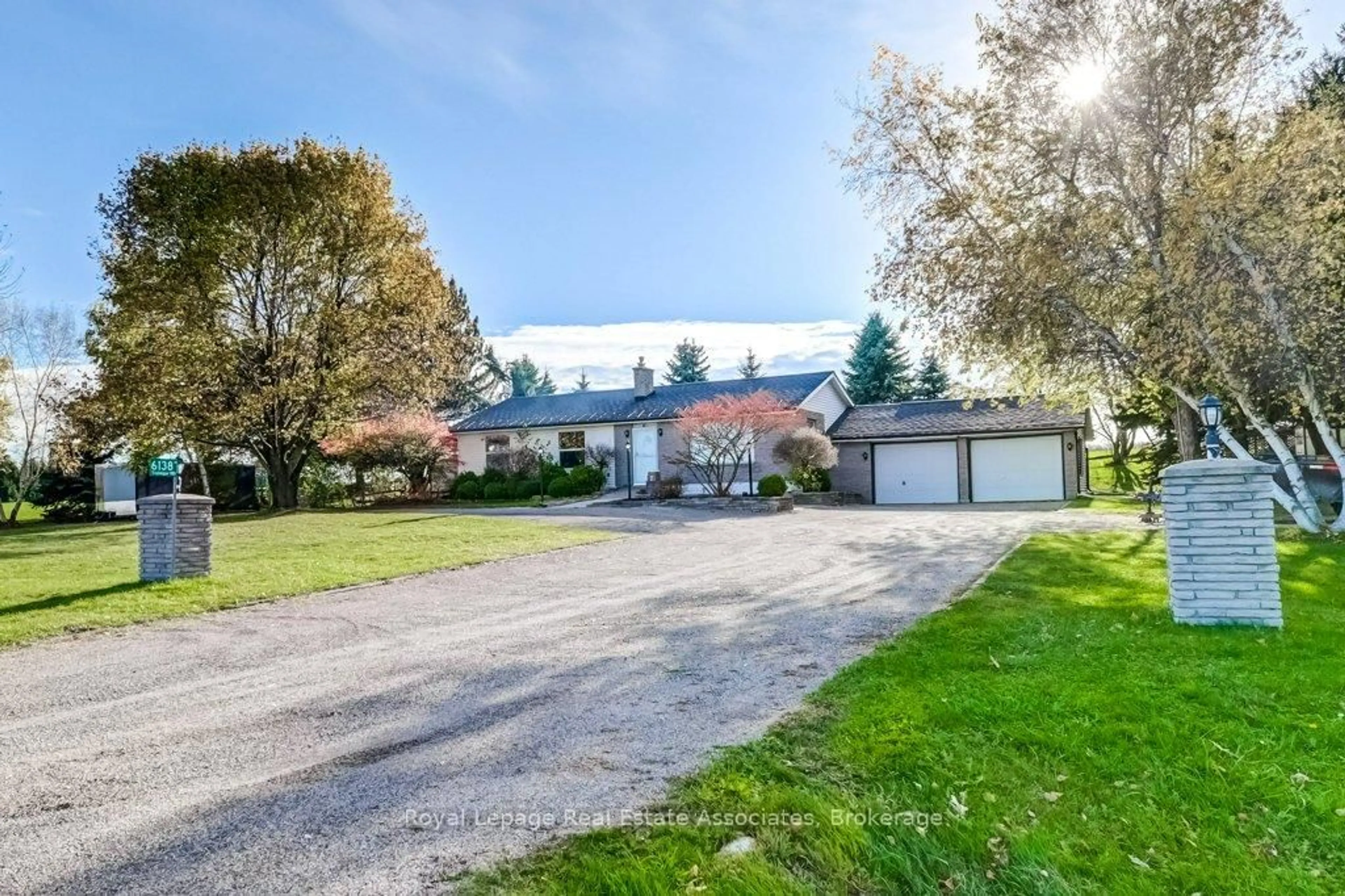 A pic from outside/outdoor area/front of a property/back of a property/a pic from drone, street for 6138 Trafalgar Rd, Erin Ontario L0N 1N0