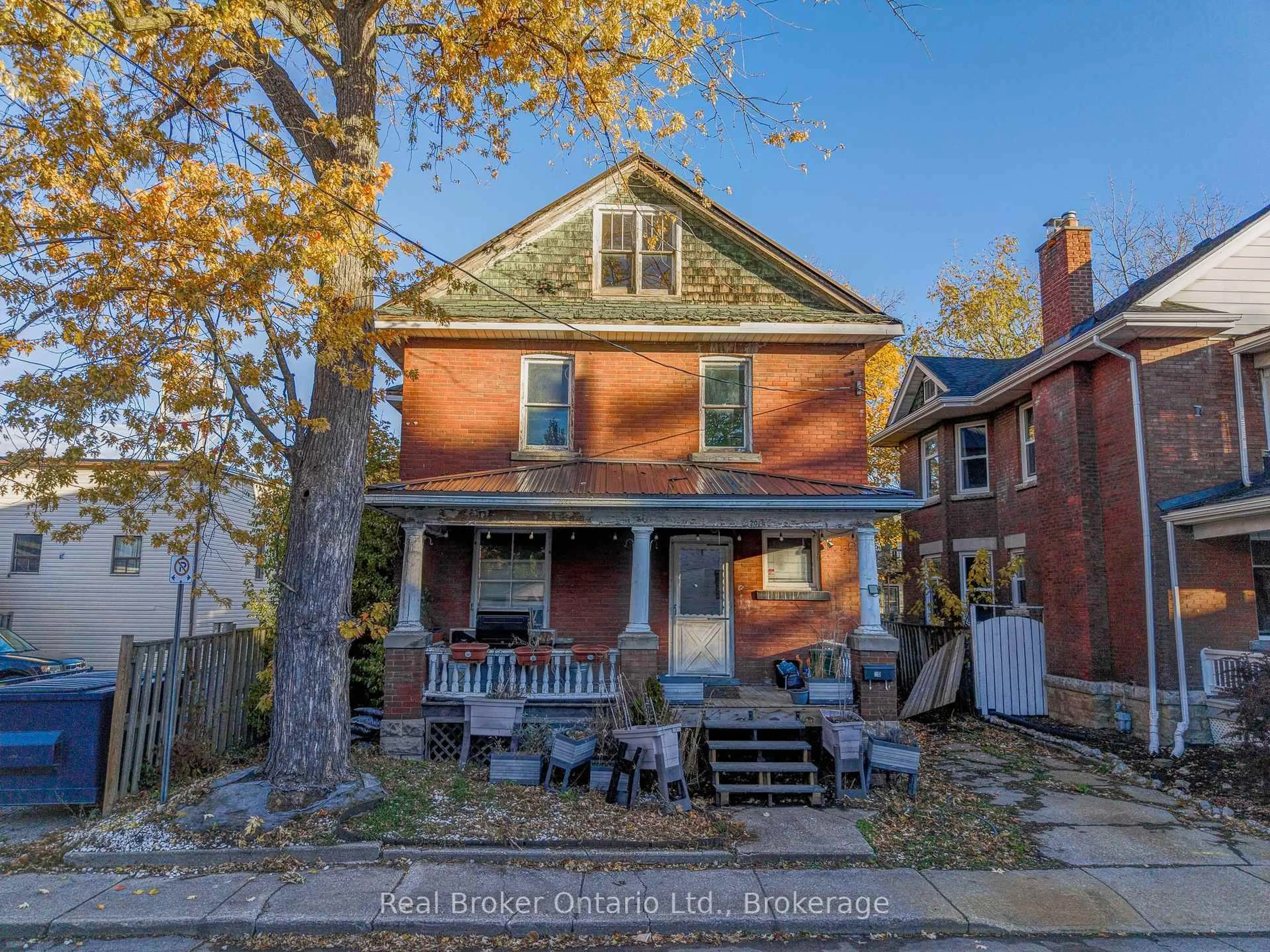 Home with brick exterior material, street for 20 Avenue Pl, Welland Ontario L3B 4B1