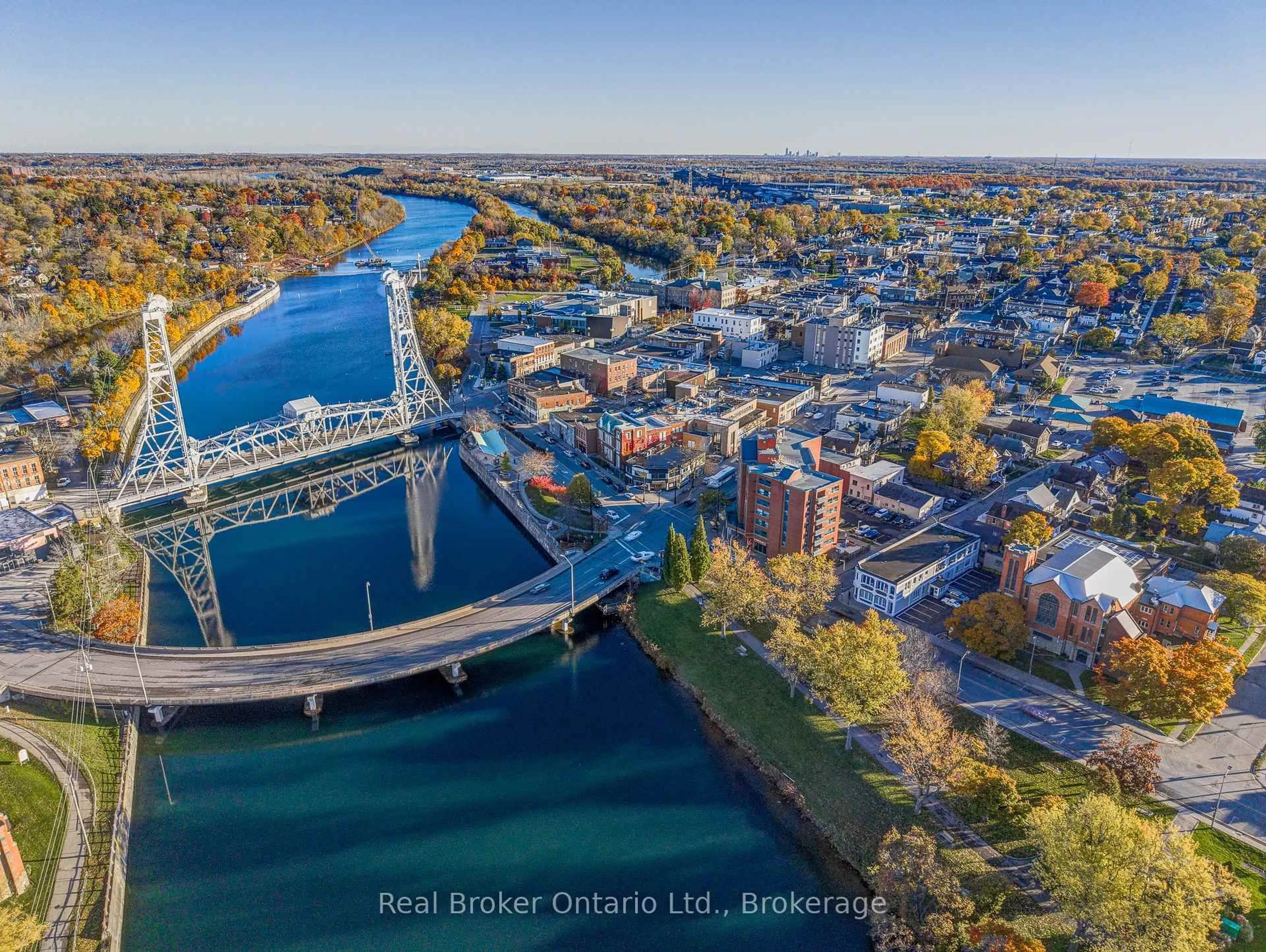 A pic from outside/outdoor area/front of a property/back of a property/a pic from drone, water/lake/river/ocean view for 20 Avenue Pl, Welland Ontario L3B 4B1