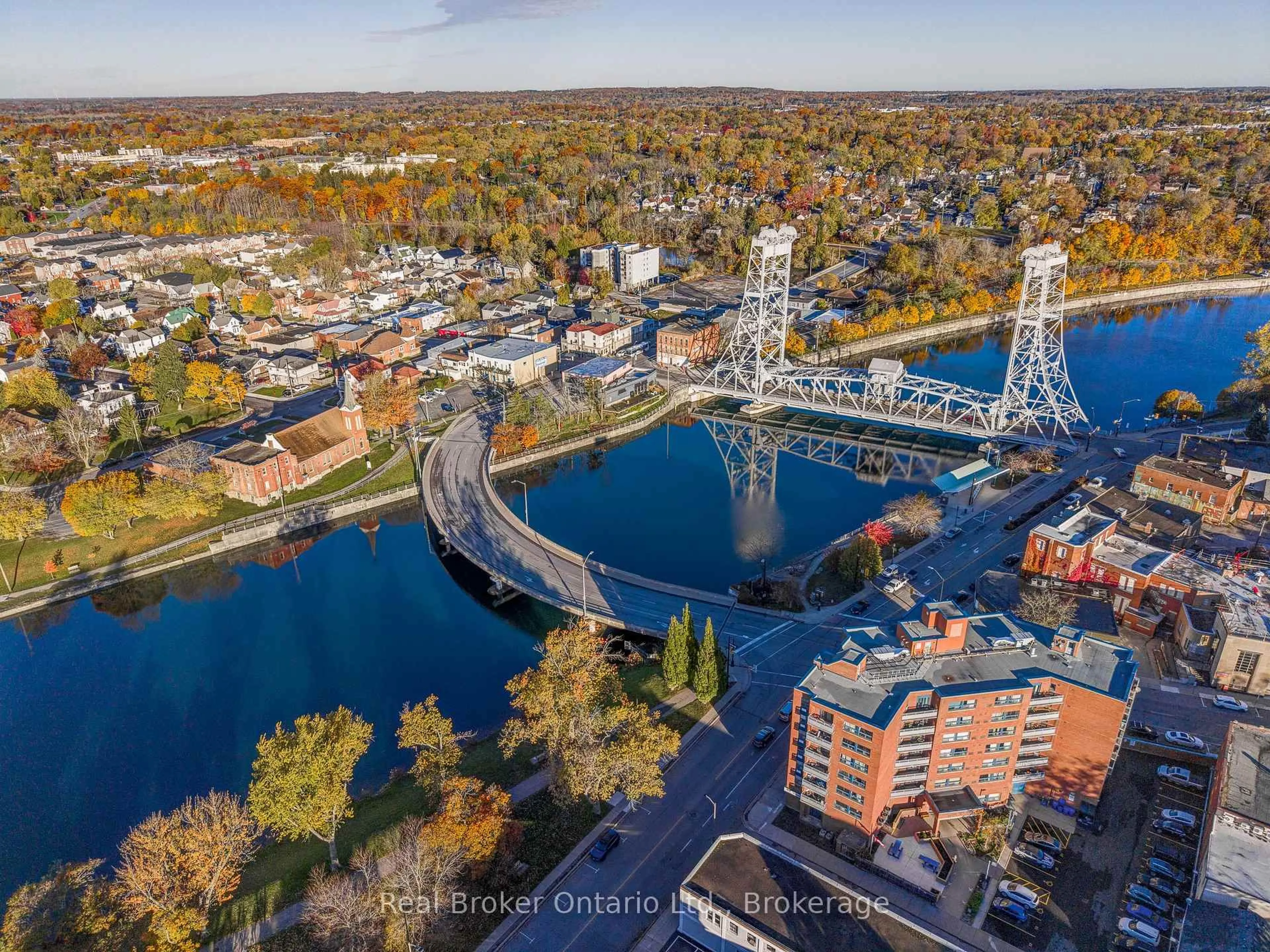 A pic from outside/outdoor area/front of a property/back of a property/a pic from drone, water/lake/river/ocean view for 20 Avenue Pl, Welland Ontario L3B 4B1