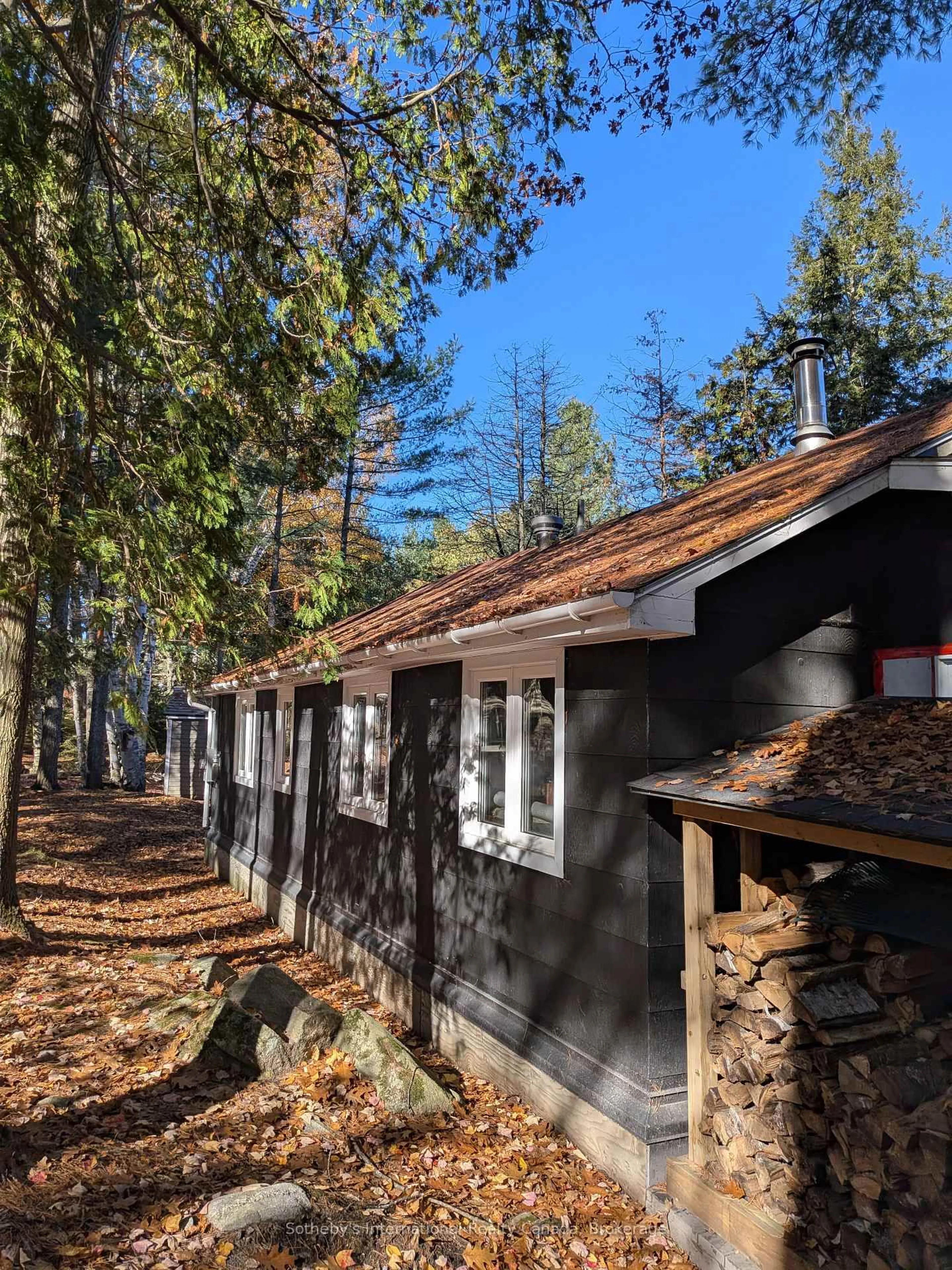 Shed for 1063 Whiteside Rd, Muskoka Lakes Ontario P0B 1J0