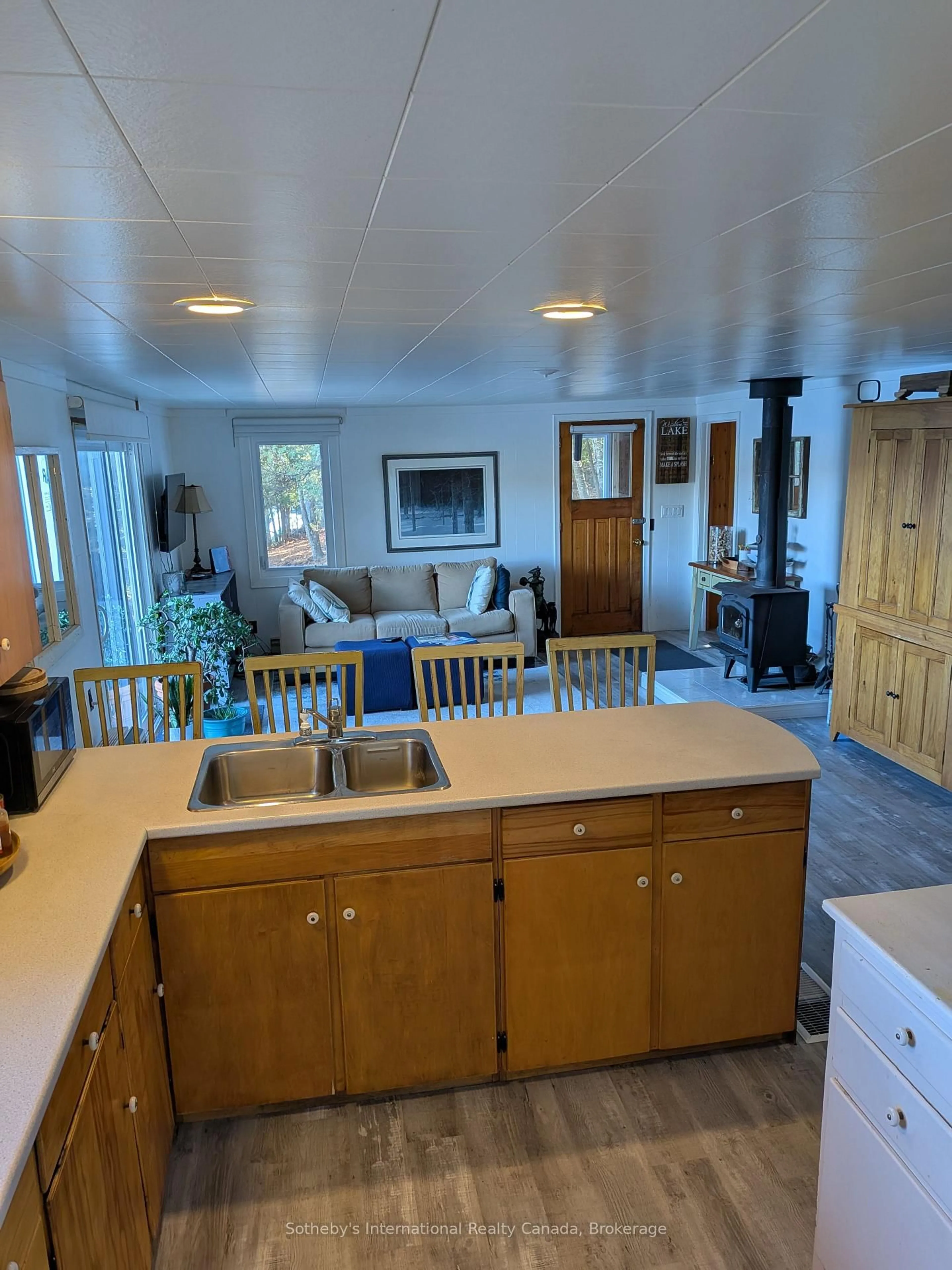 Open concept kitchen, unknown for 1063 Whiteside Rd, Muskoka Lakes Ontario P0B 1J0