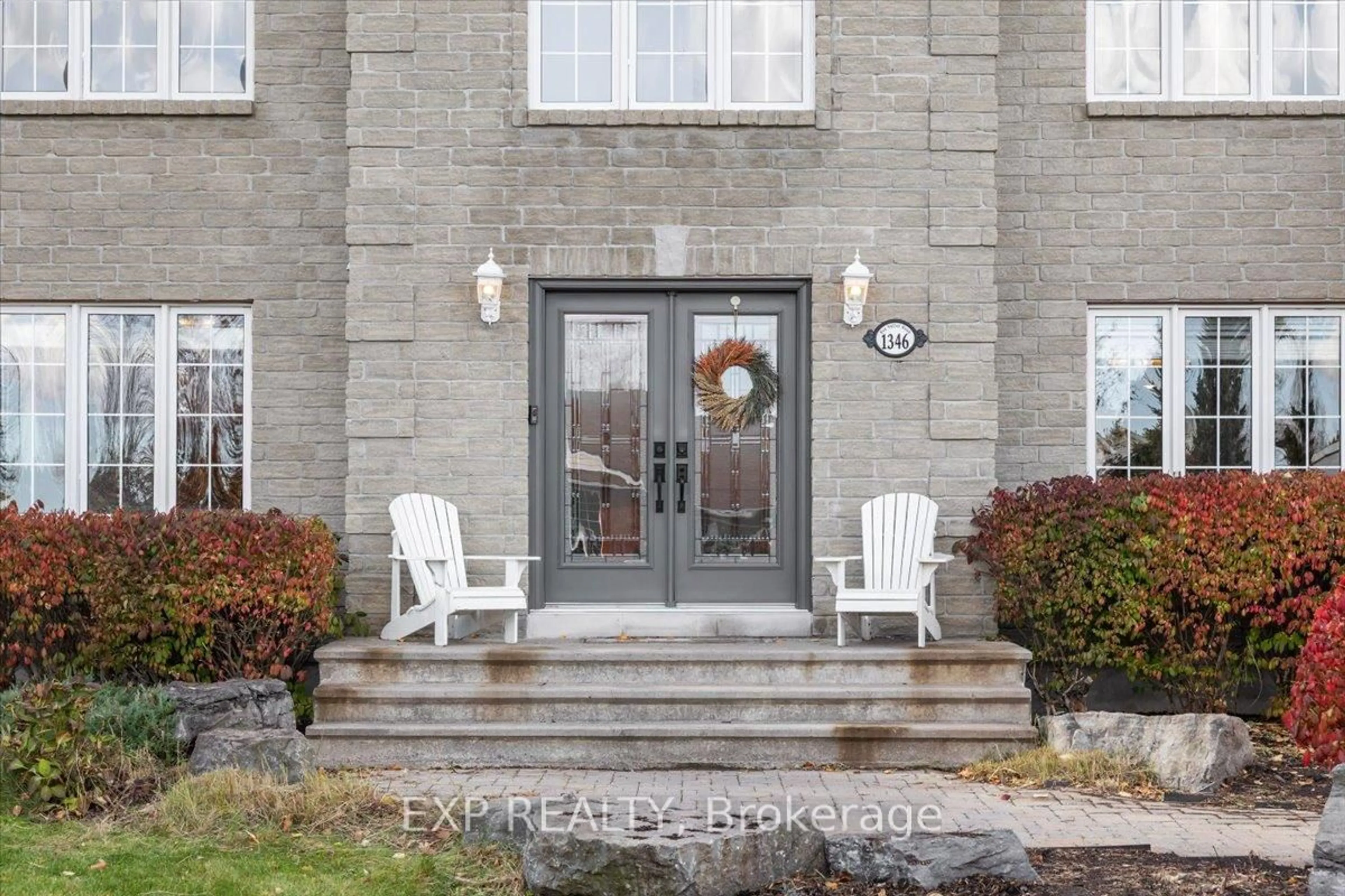 Indoor entryway for 1346 Fox Valley Rd, Greely Ontario K4P 1P9