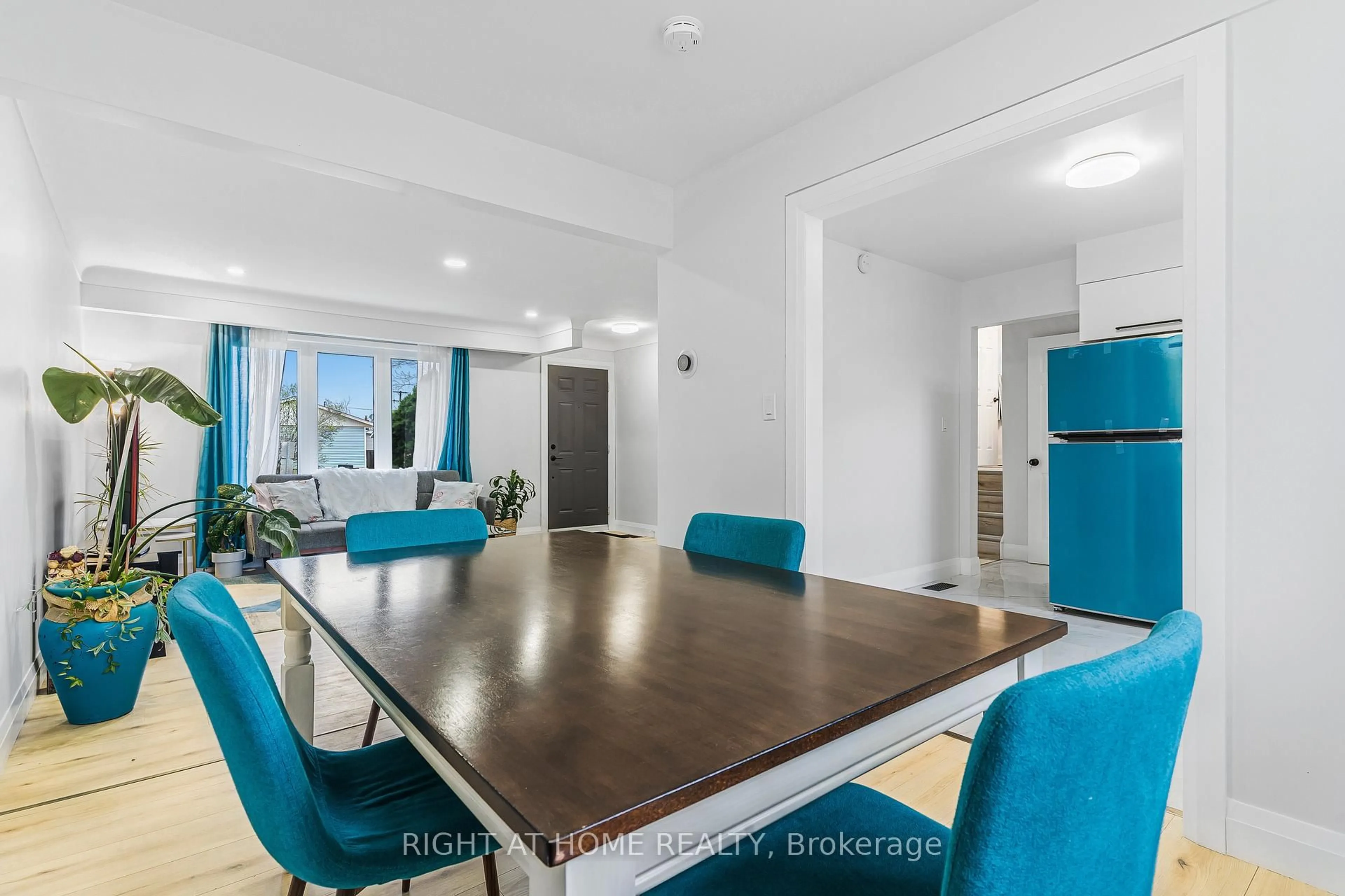 Dining room, unknown for 3 Northgate Dr, Welland Ontario L3C 5Y2