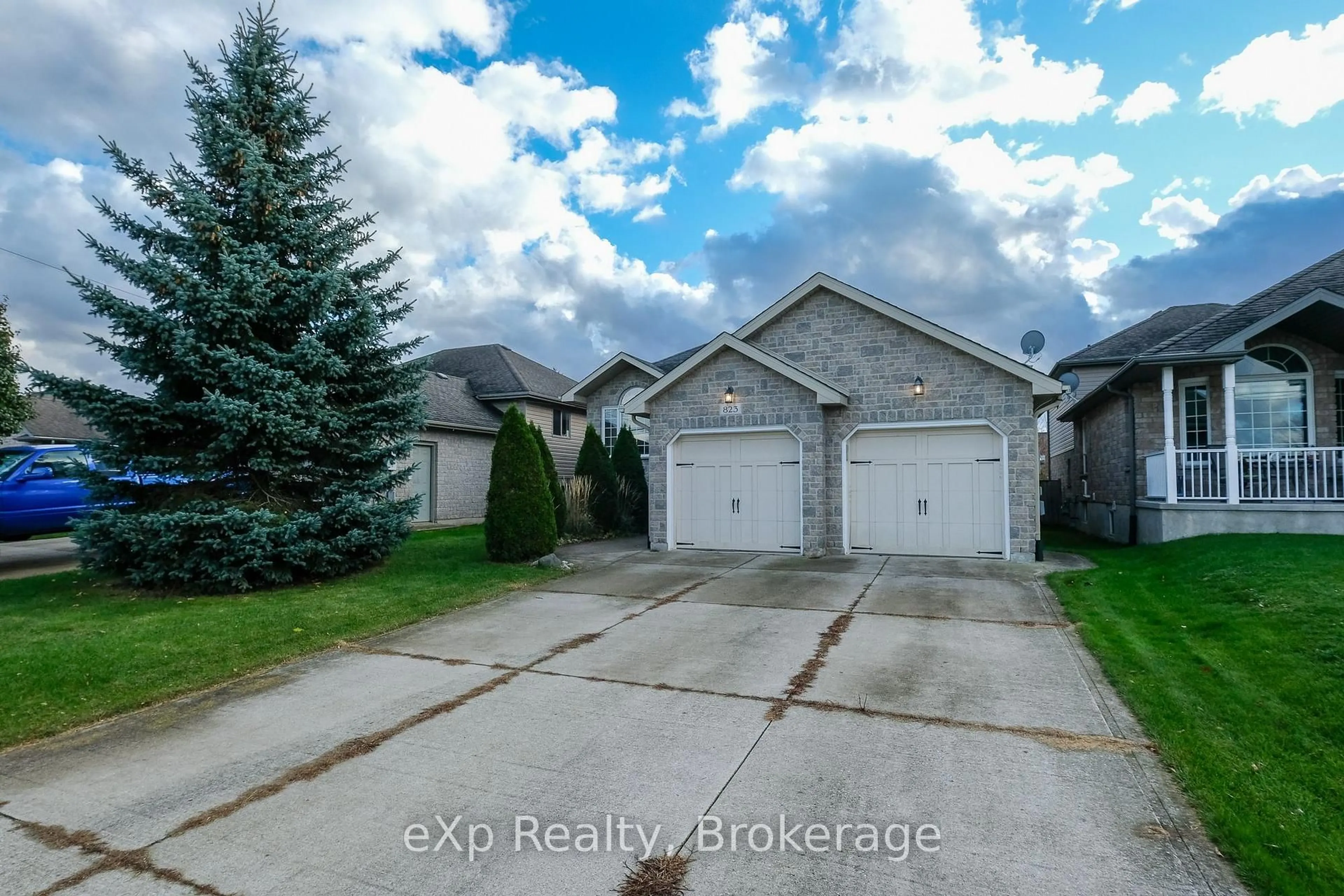A pic from outside/outdoor area/front of a property/back of a property/a pic from drone, street for 823 23rd St, Owen Sound Ontario N4K 0A3