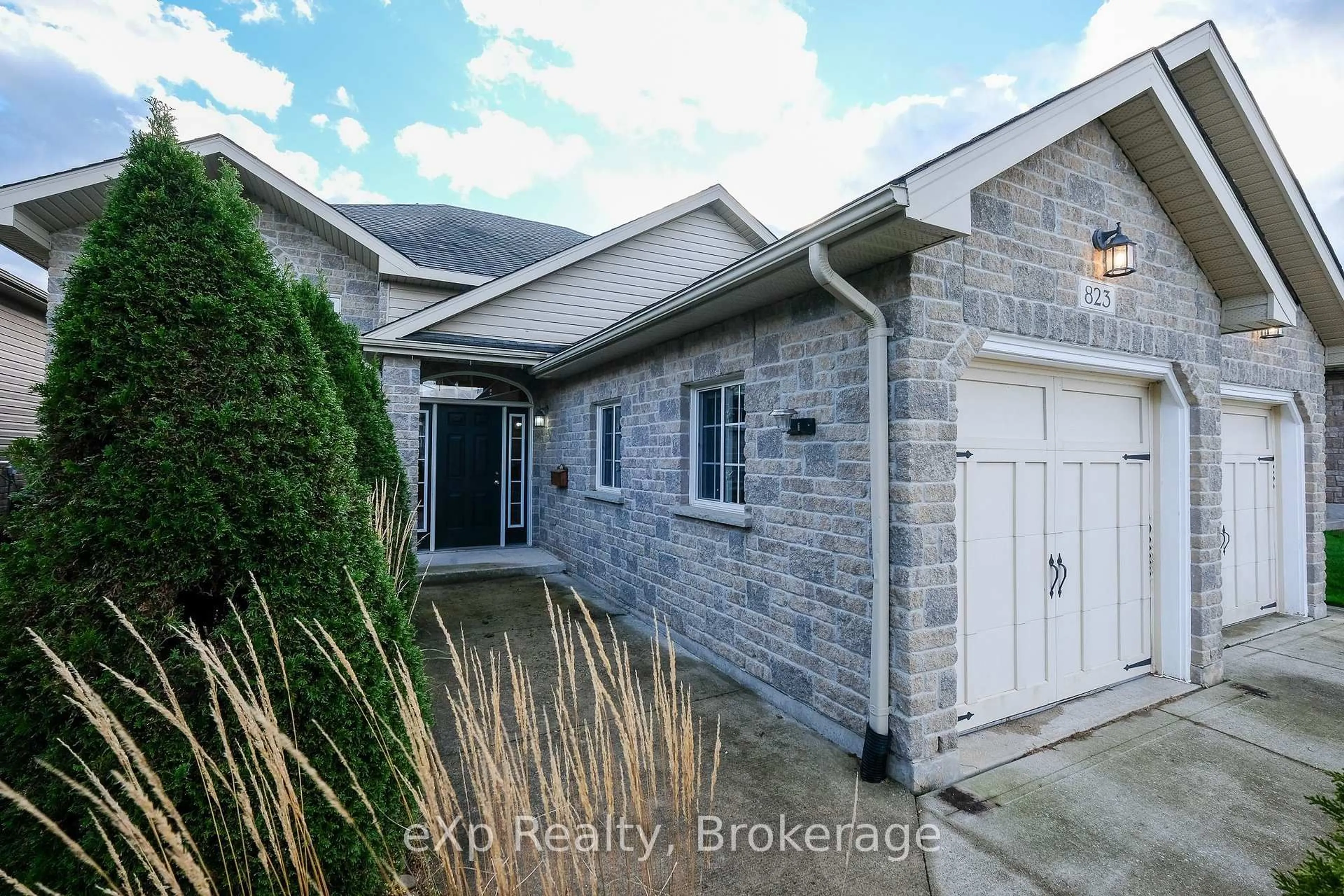 Home with brick exterior material, street for 823 23rd St, Owen Sound Ontario N4K 0A3