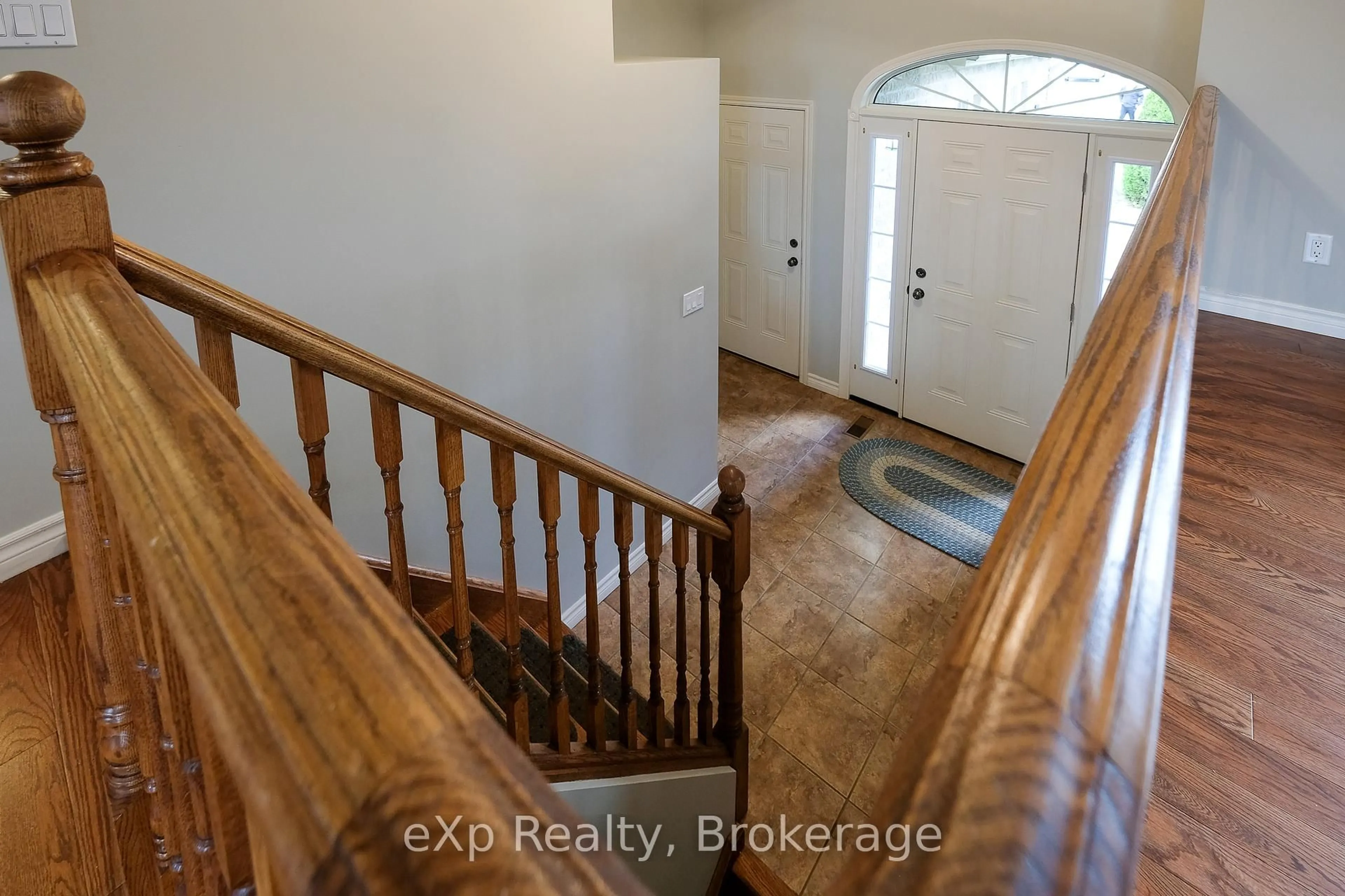 Indoor entryway for 823 23rd St, Owen Sound Ontario N4K 0A3