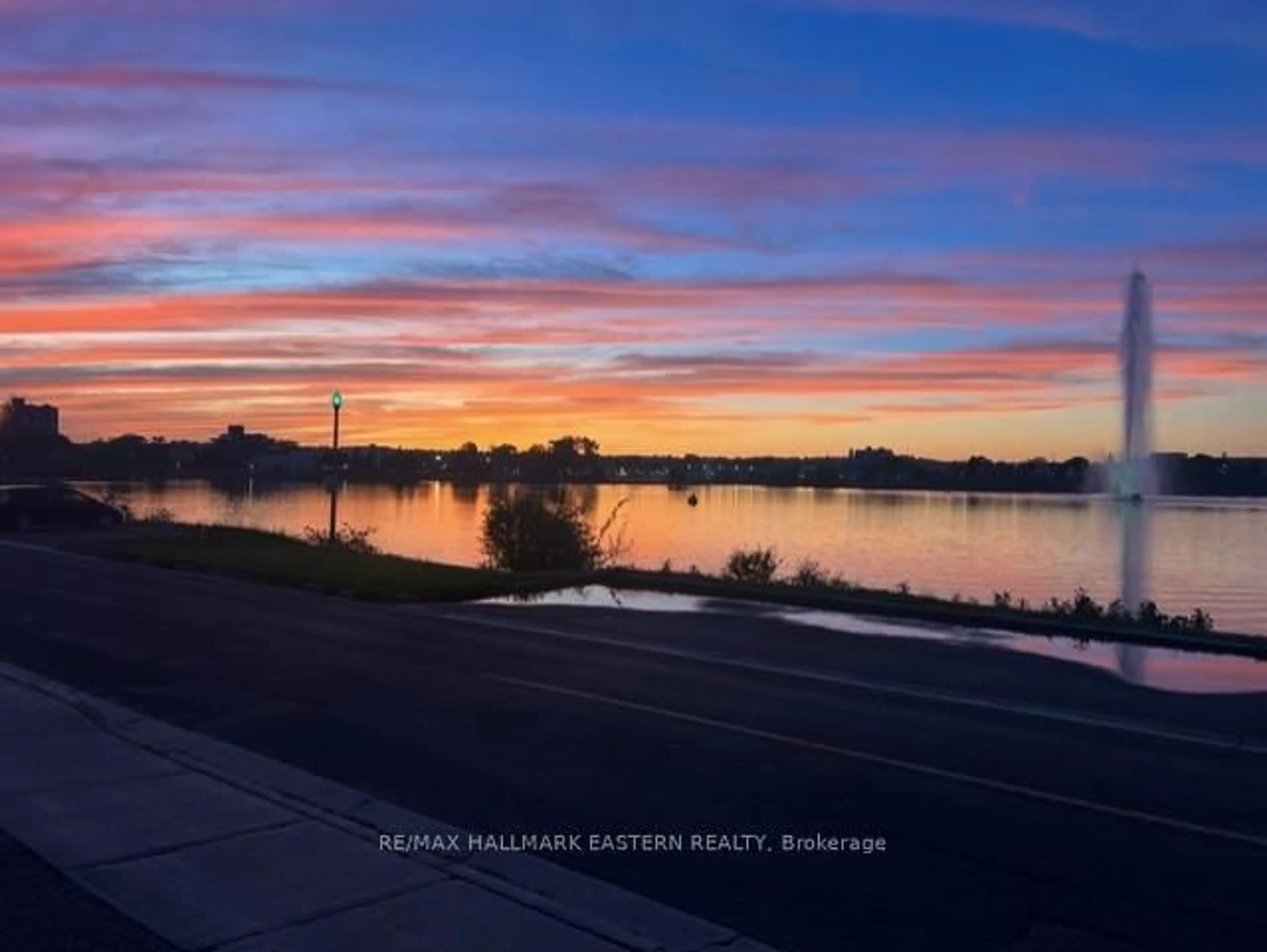 Blurry image for 29 Crescent St, Peterborough Ontario K9J 2G2