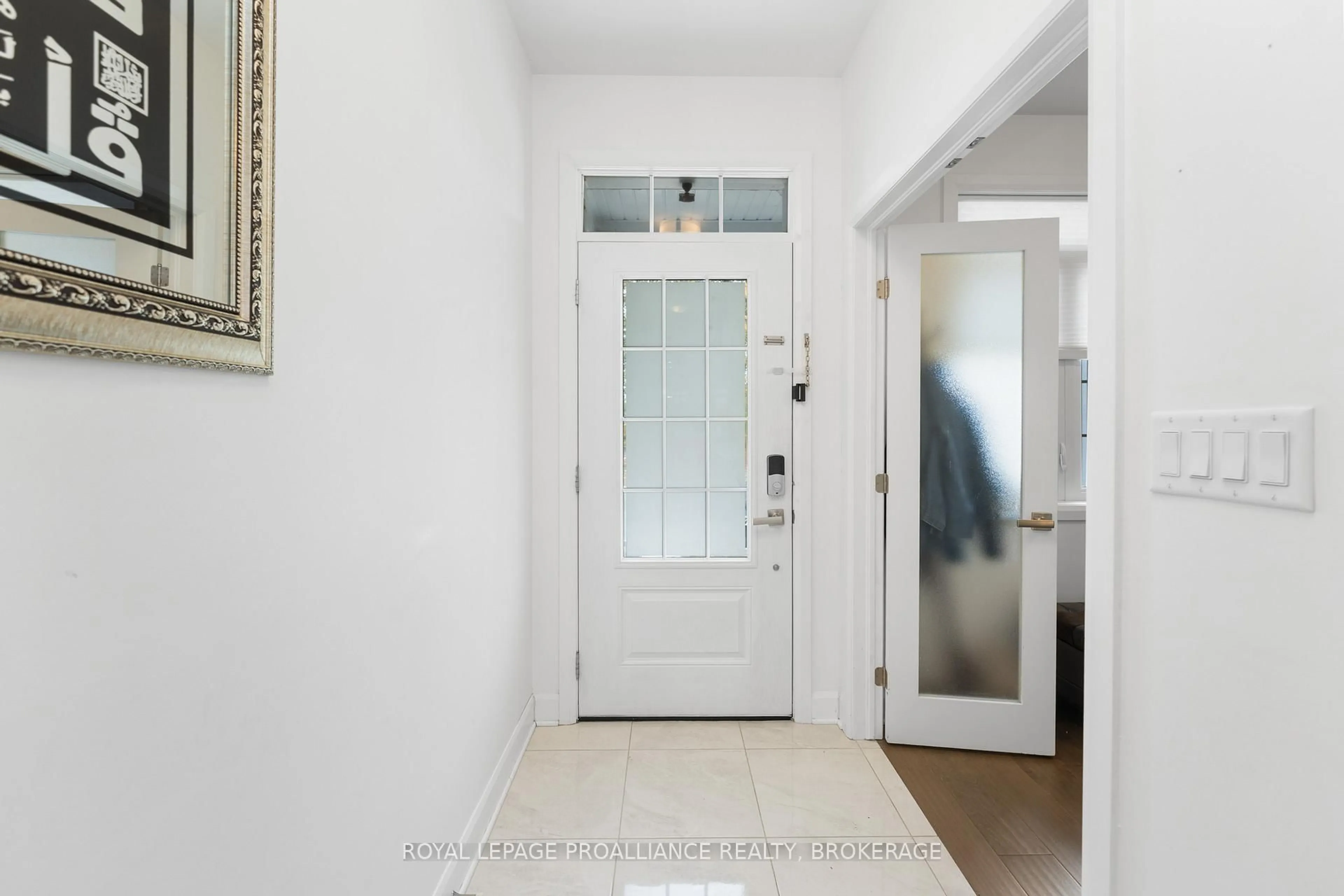 Indoor entryway for 1365 Andersen Dr, Kingston Ontario K7P 0P5