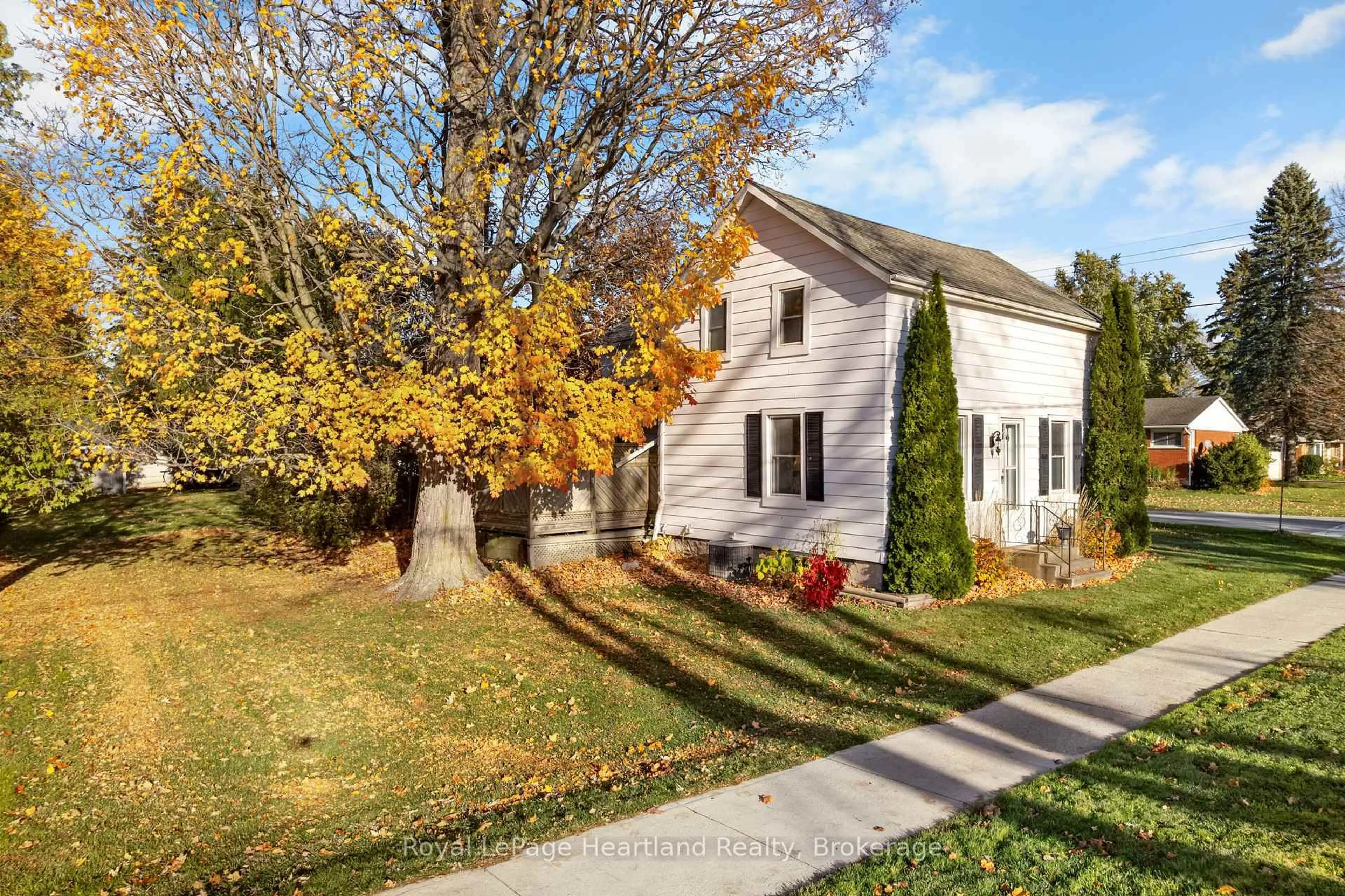 Home with vinyl exterior material, street for 385 Mill St, North Huron Ontario N0M 1H0