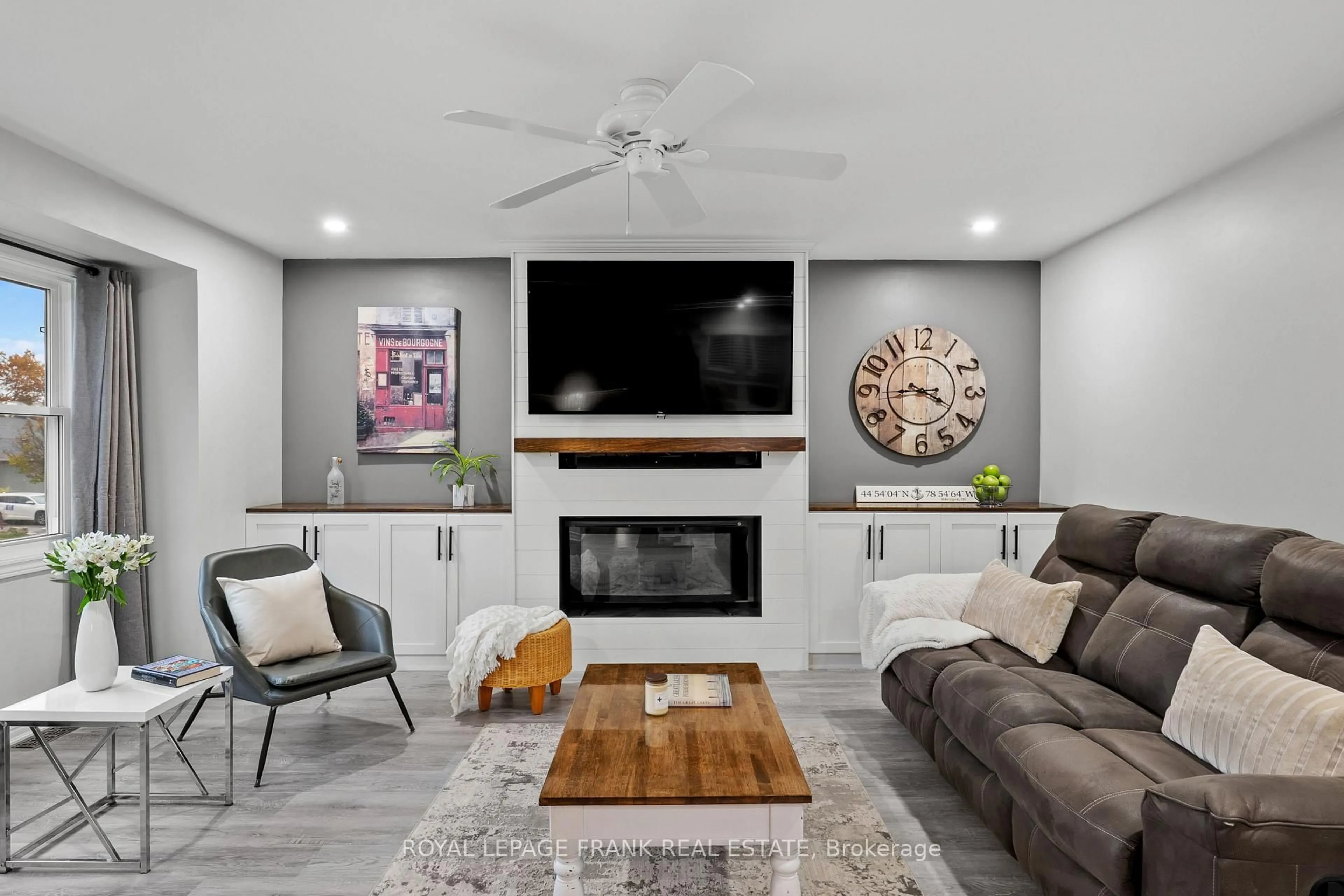 Living room with furniture, unknown for 21 Birch Cres, Kawartha Lakes Ontario K0M 1A0