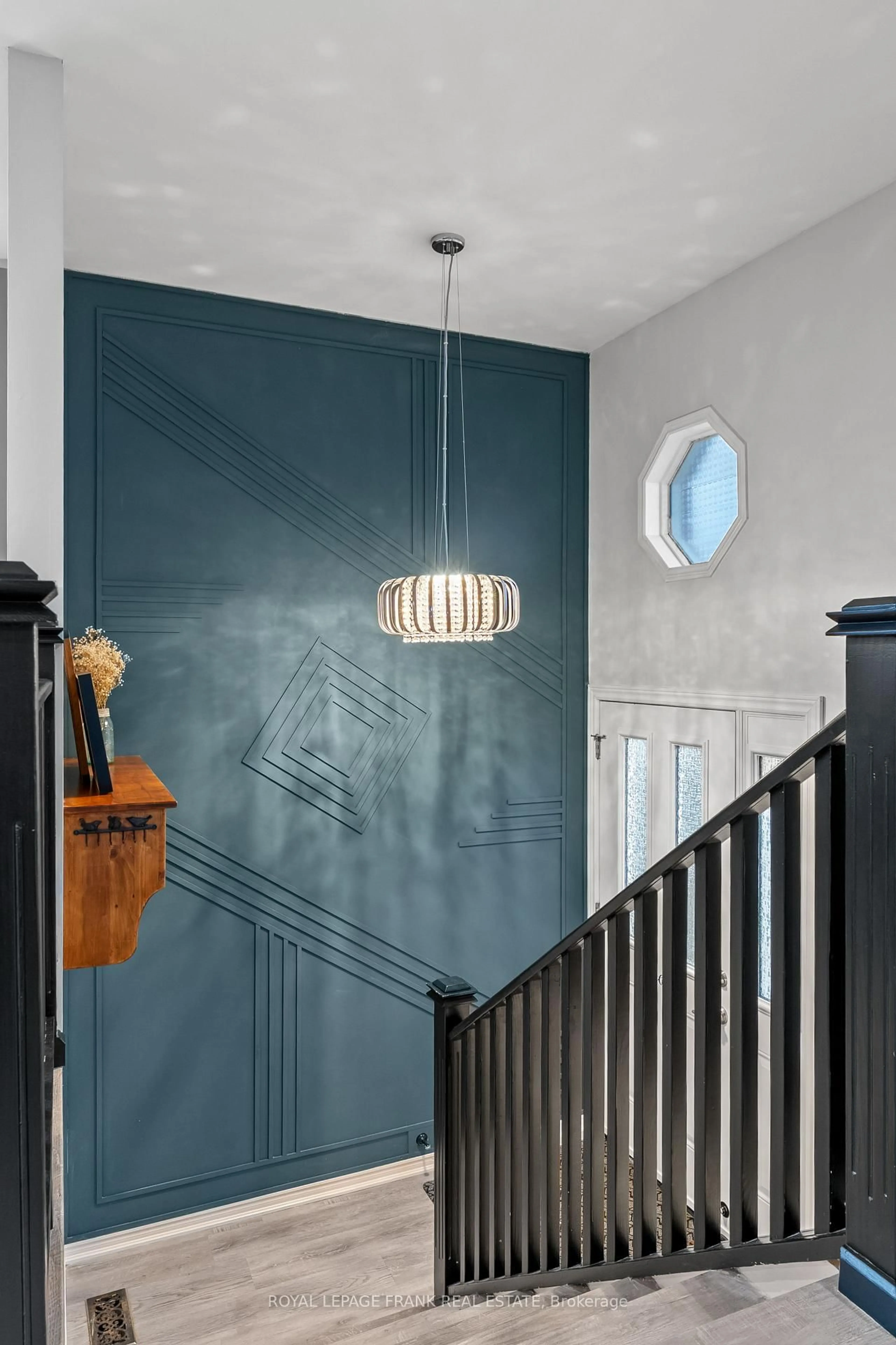 Indoor entryway for 21 Birch Cres, Kawartha Lakes Ontario K0M 1A0