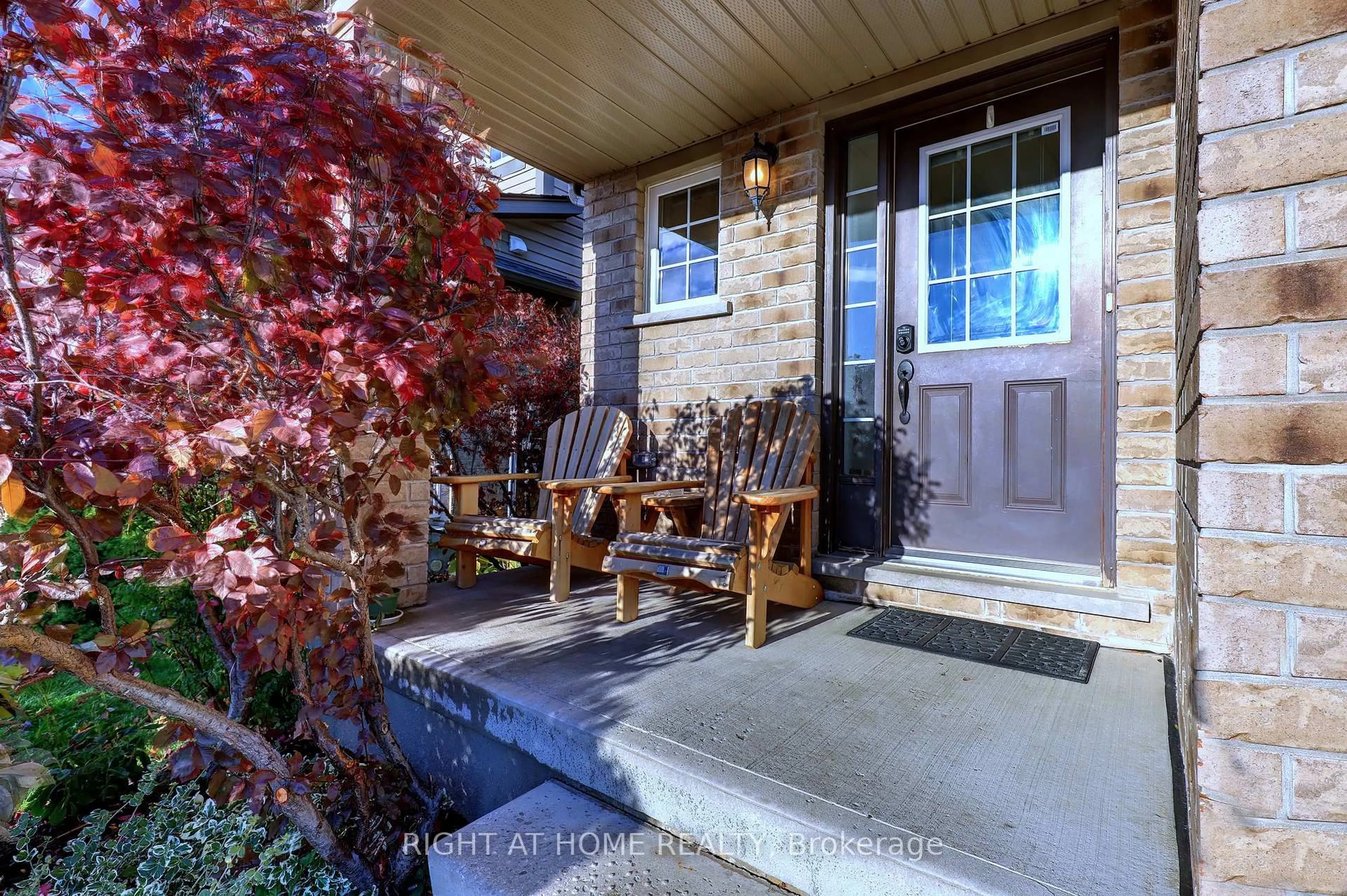 Indoor entryway for 21 Mullin Dr, Guelph Ontario N1E 0E1