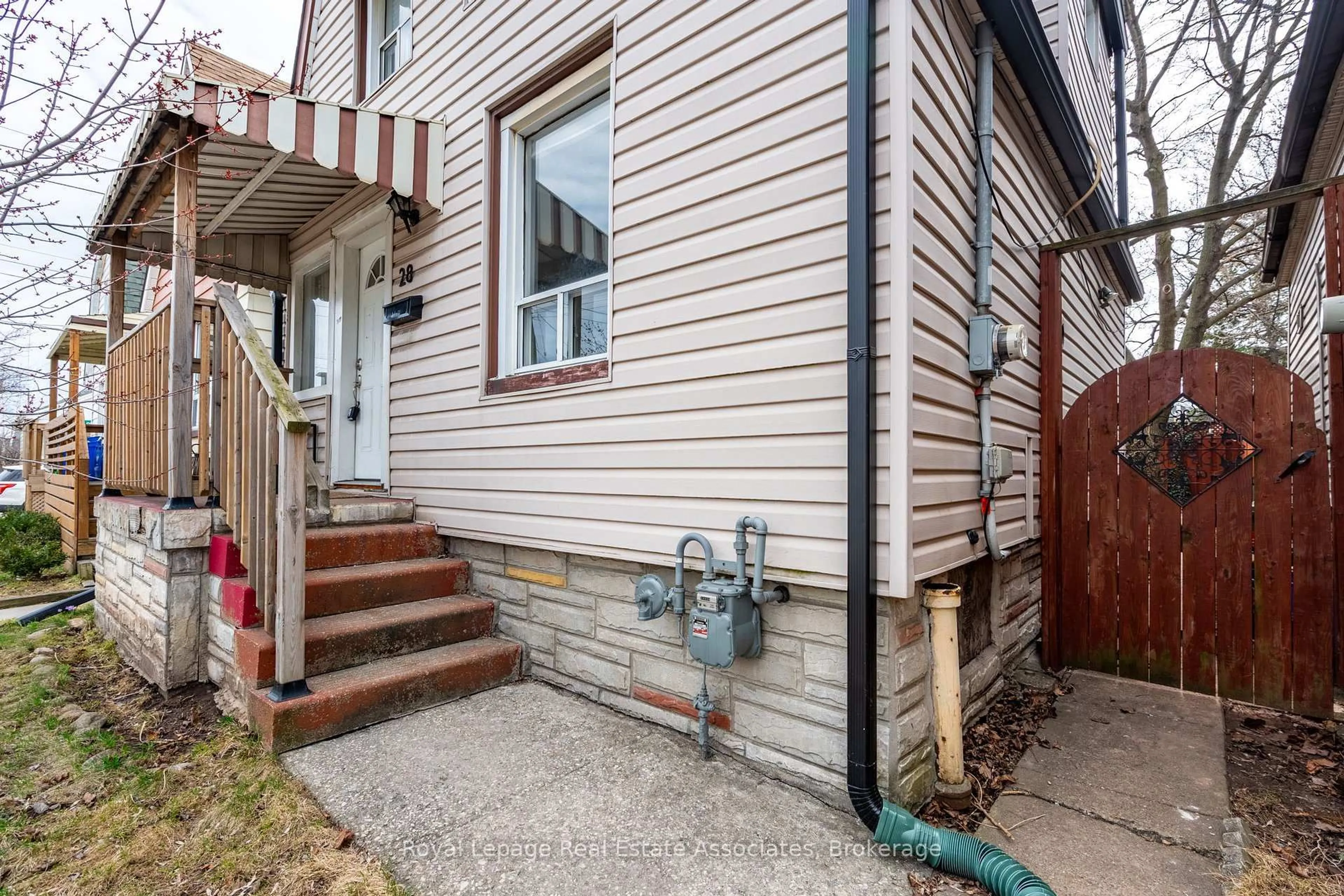 Unknown for 28 Edinburgh Ave, Hamilton Ontario L8H 2C3