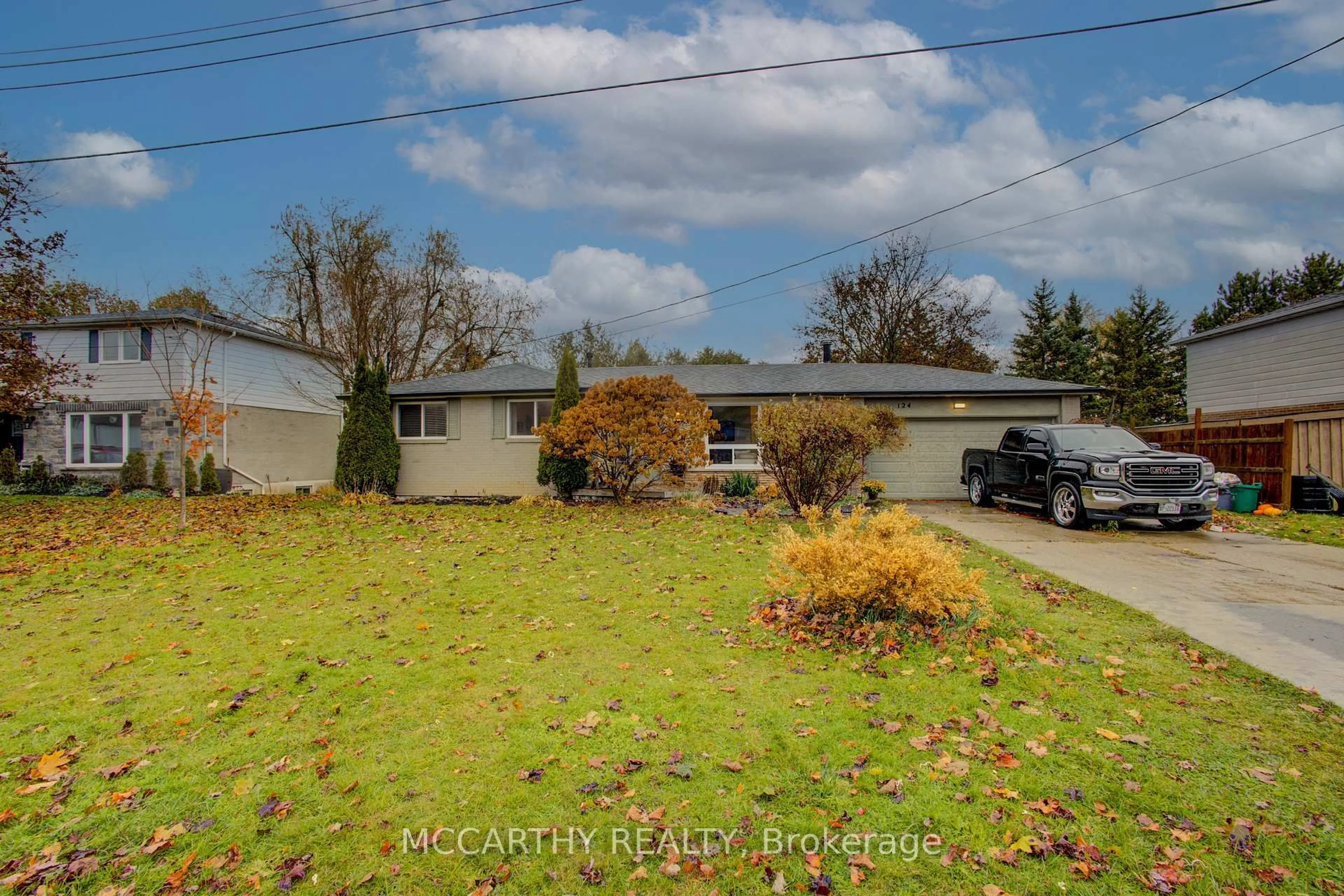 A pic from outside/outdoor area/front of a property/back of a property/a pic from drone, street for 124 Muriel St, Shelburne Ontario L0N 1S1
