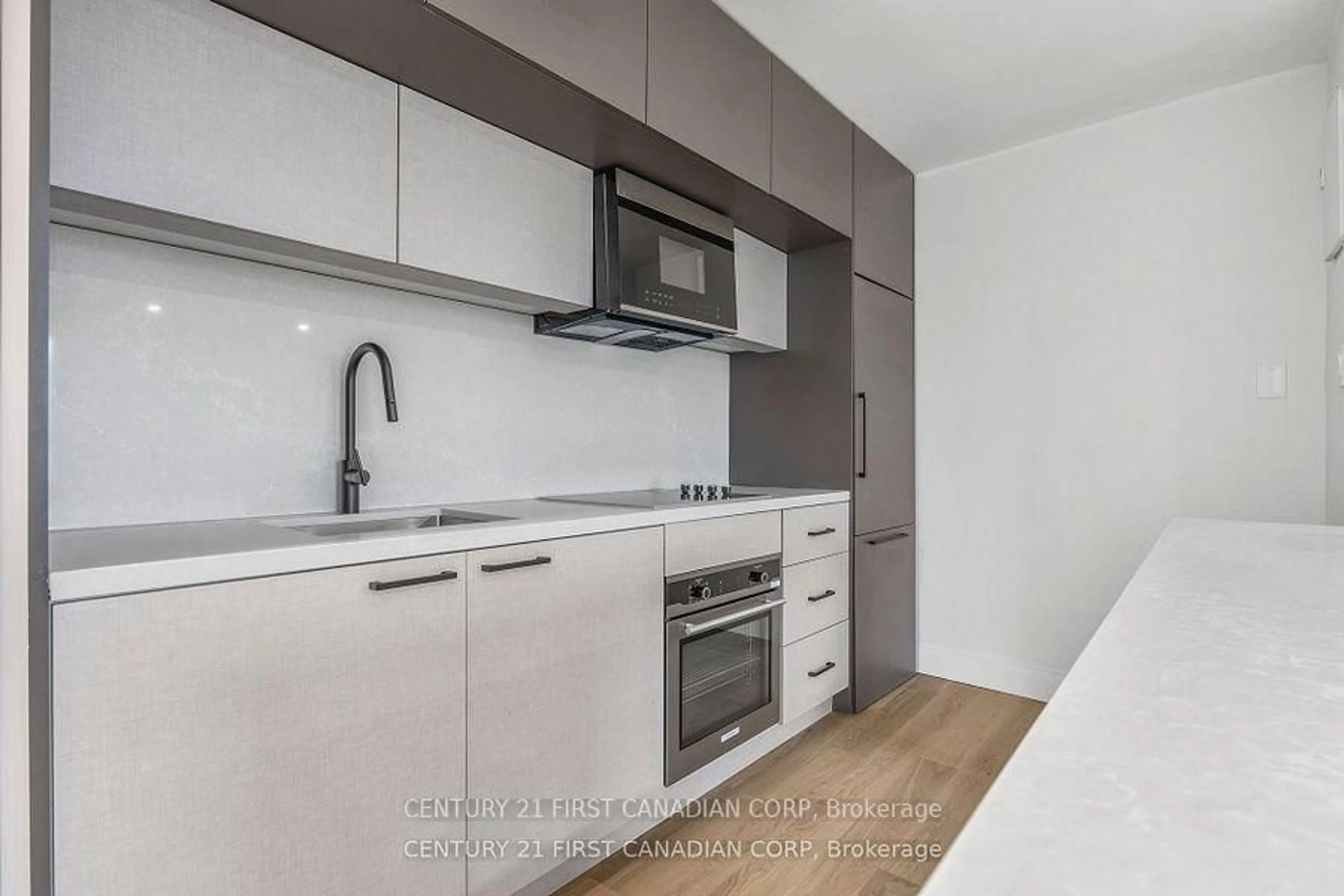 Standard kitchen, wood/laminate floor for 563 Mornington Ave #702, London East Ontario N5Y 4T8