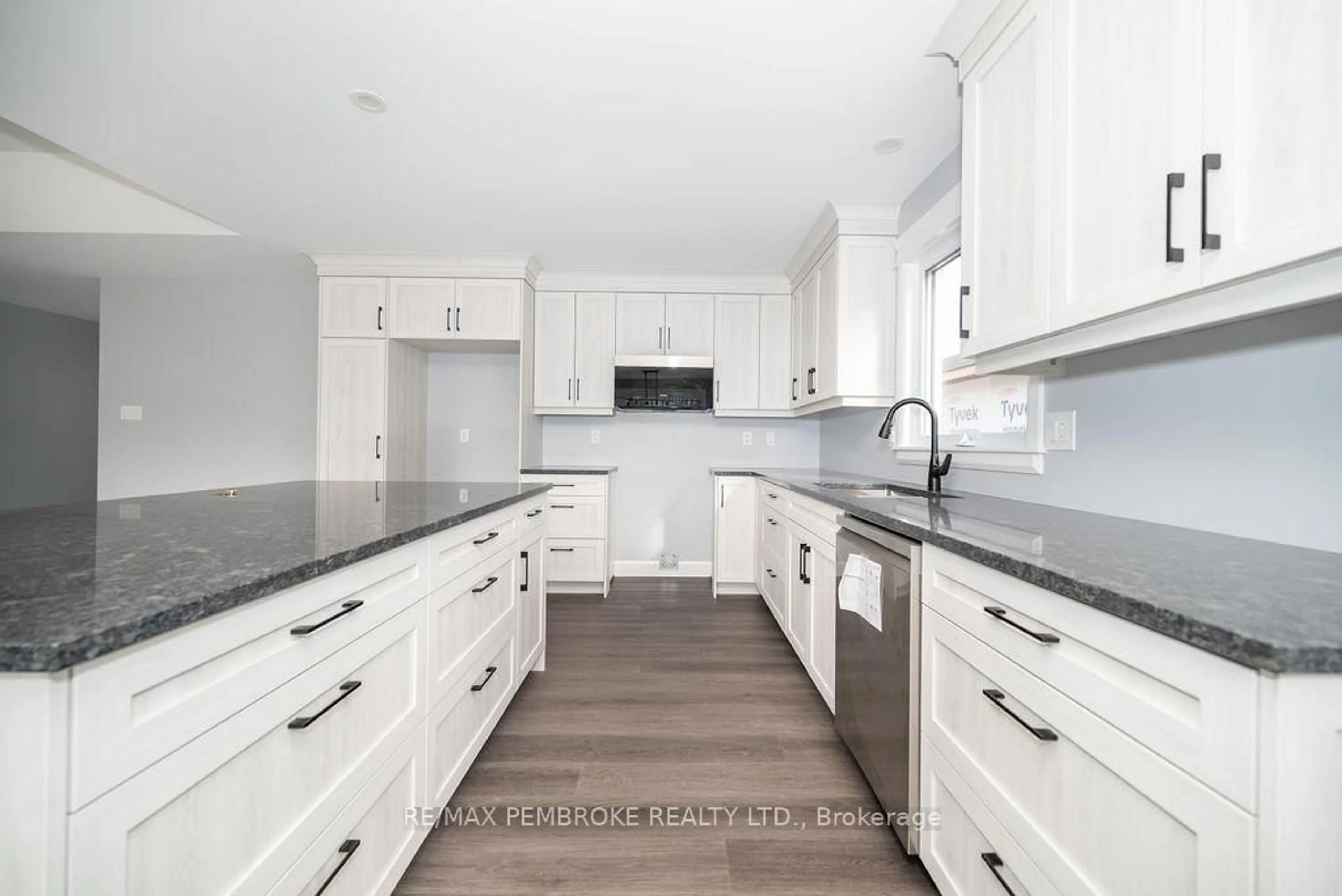 Contemporary kitchen, unknown for 22 DURANT St, Petawawa Ontario K8H 0G2
