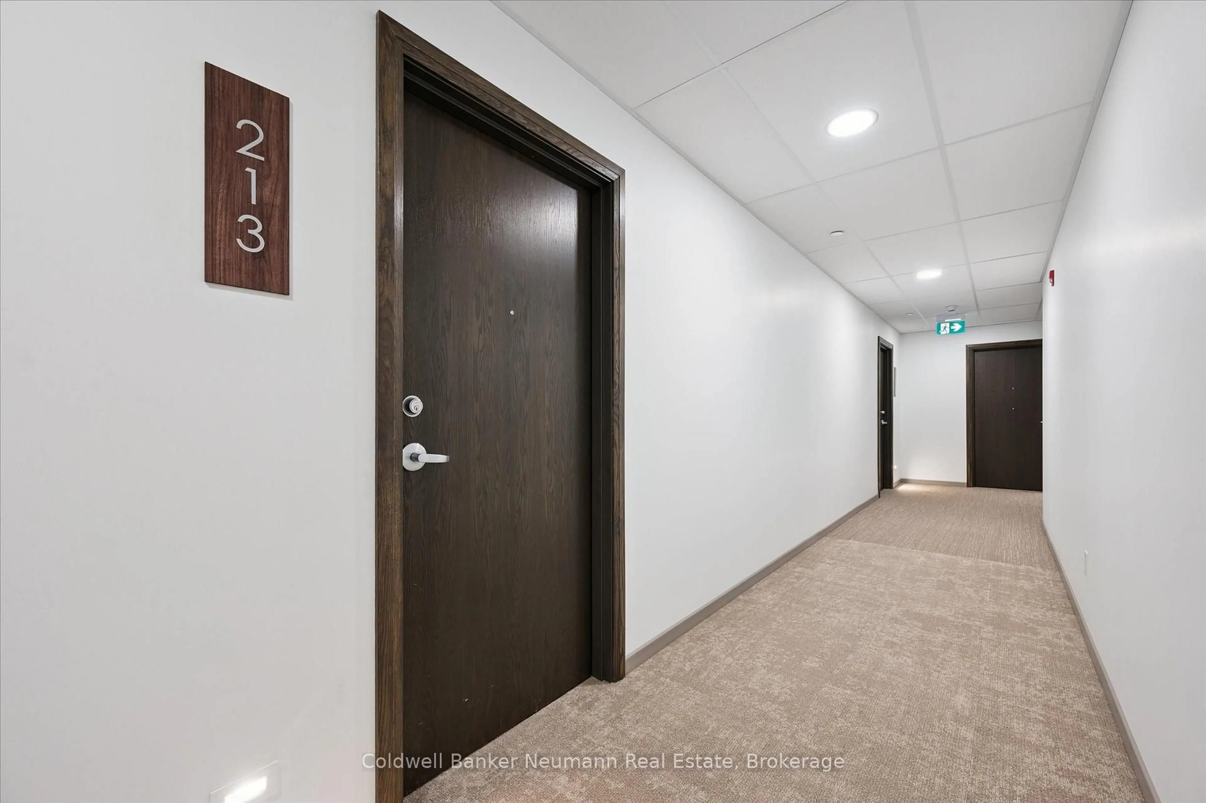 Indoor foyer for 332 Gosling Gdns #213, Guelph Ontario N1L 0P8