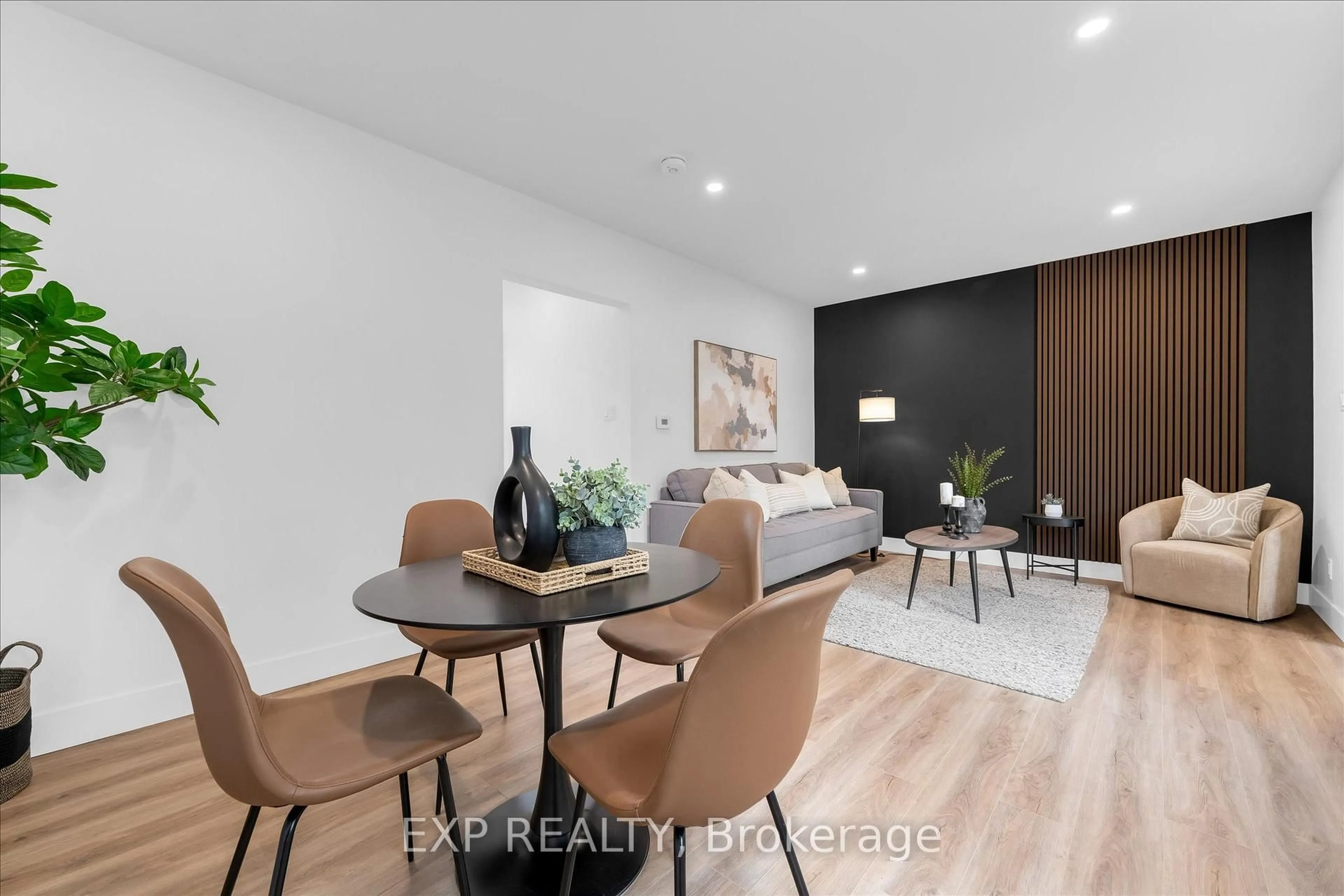 A pic of a room for 20 Hill St, Hamilton Ontario L8P 1W7