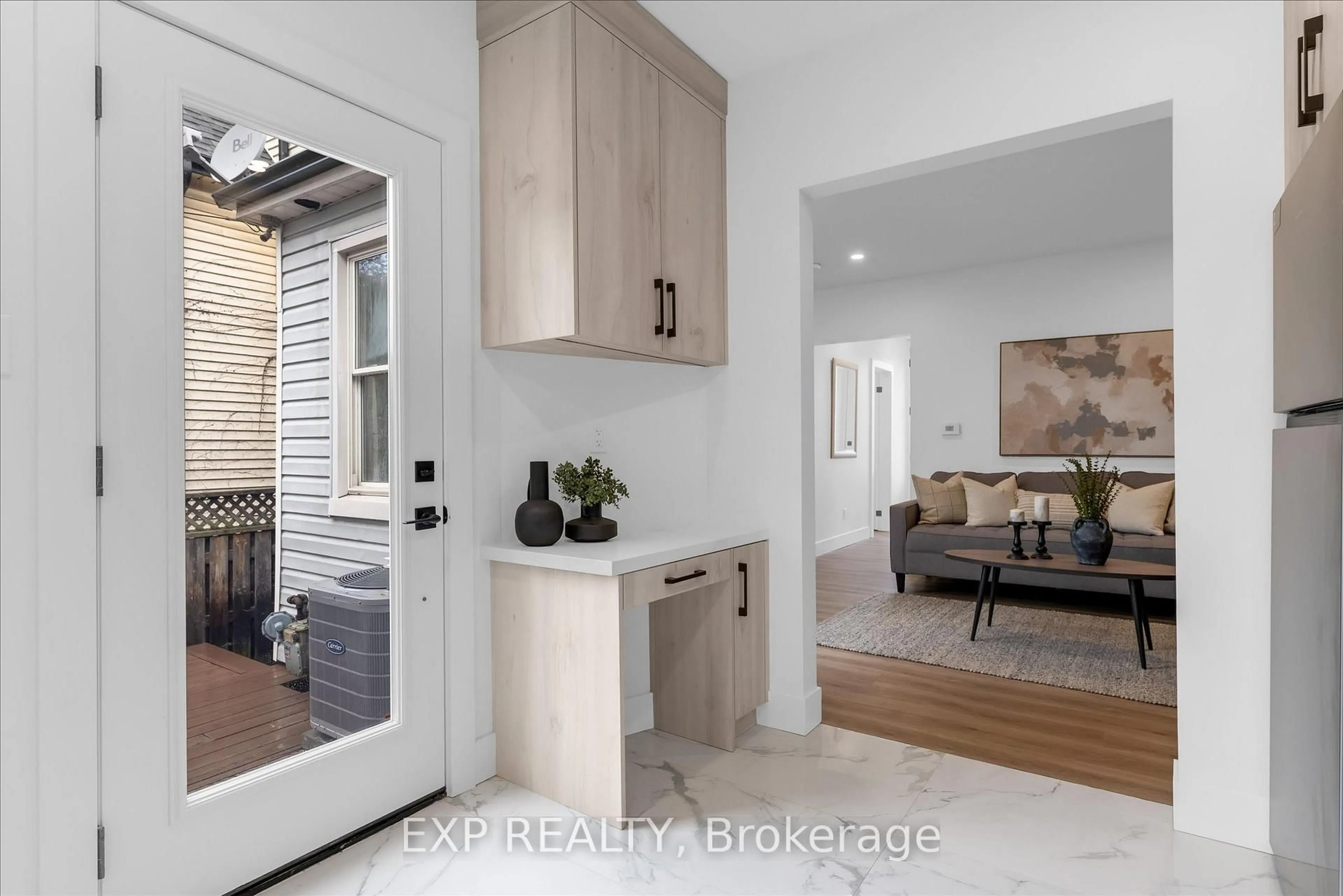 Indoor entryway for 20 Hill St, Hamilton Ontario L8P 1W7