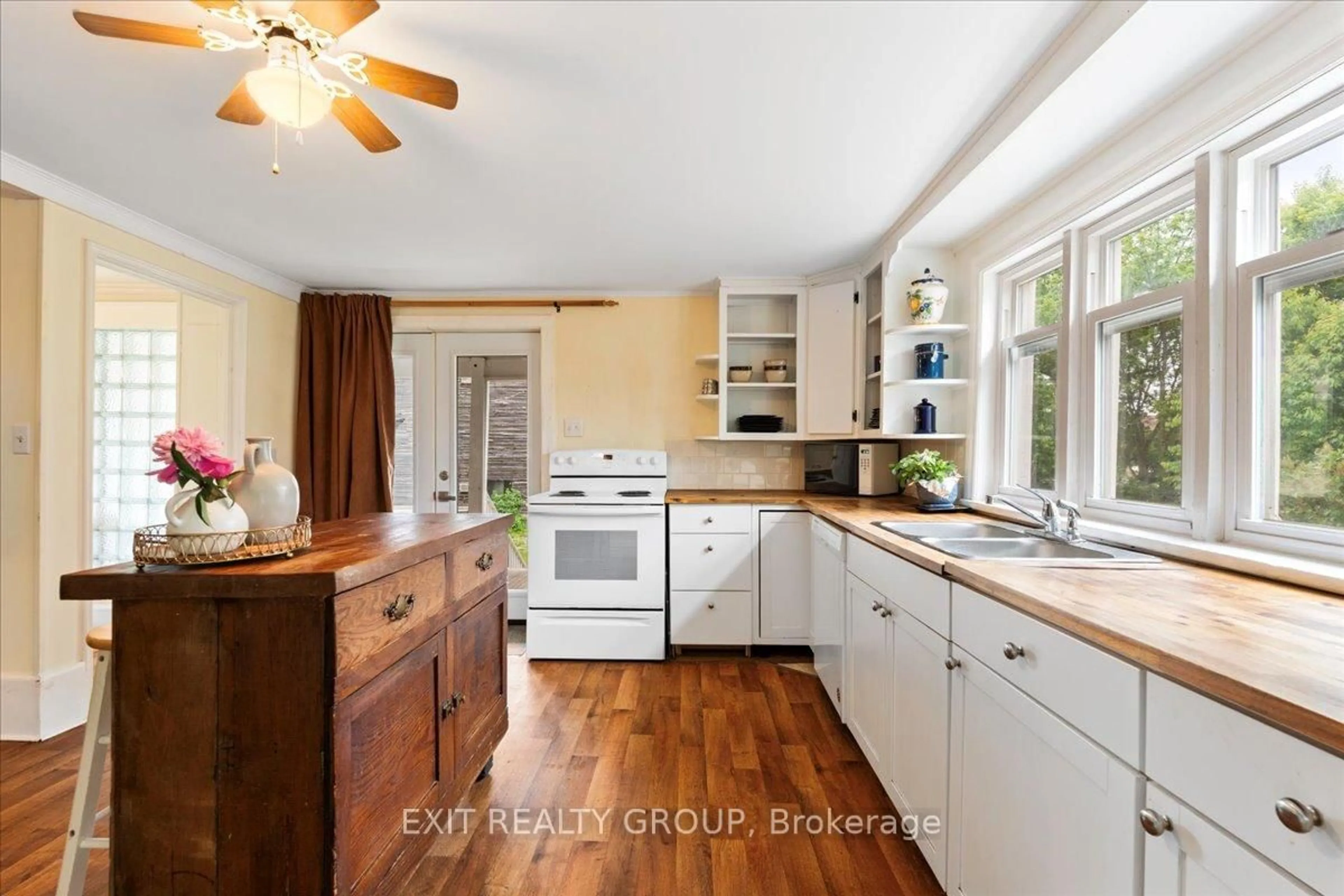 Open concept kitchen, ceramic/tile floor for 101 Durham St, Madoc Ontario K0K 2K0