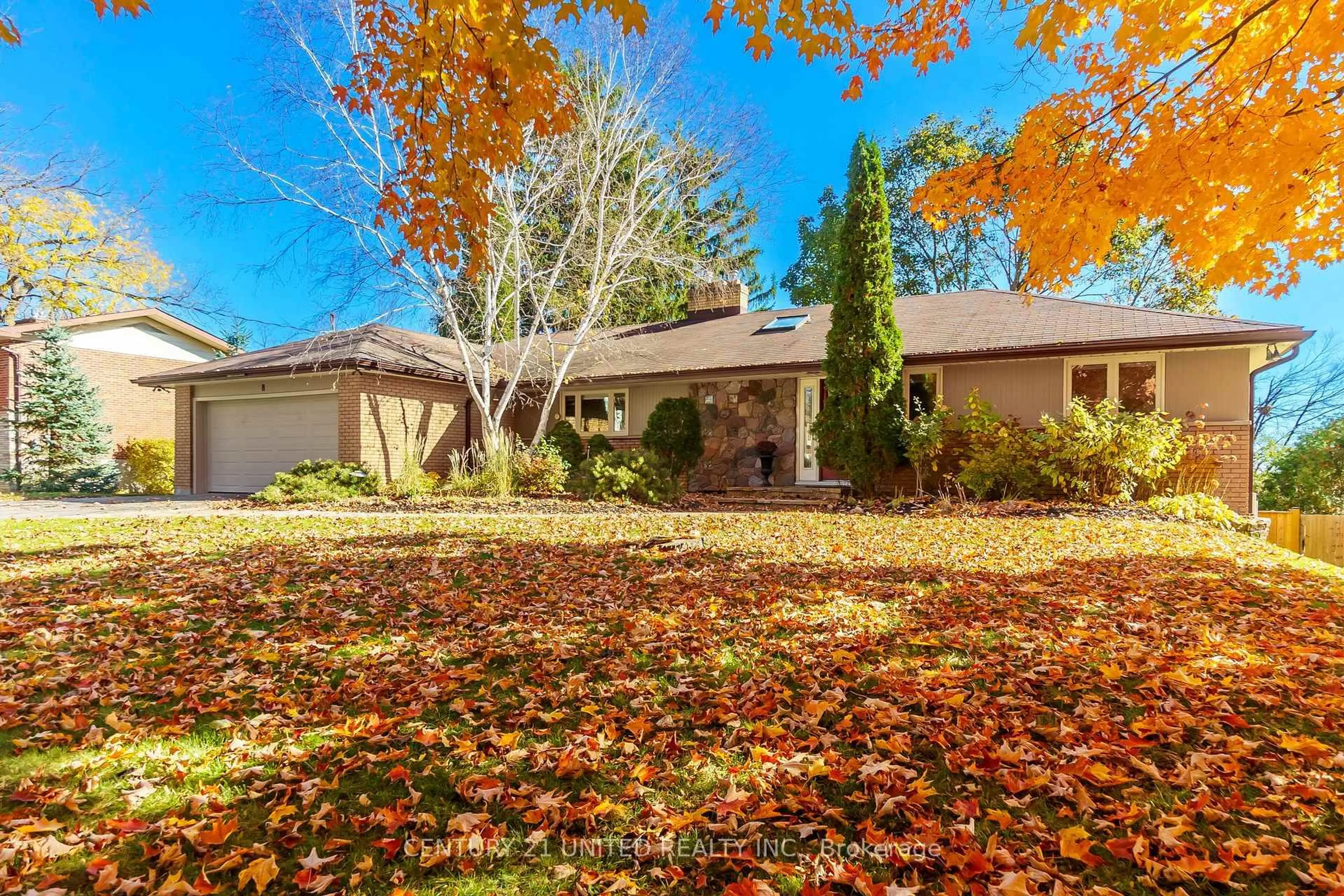 A pic from outside/outdoor area/front of a property/back of a property/a pic from drone, street for 8 Oakwood Cres, Peterborough Ontario K9J 1N3