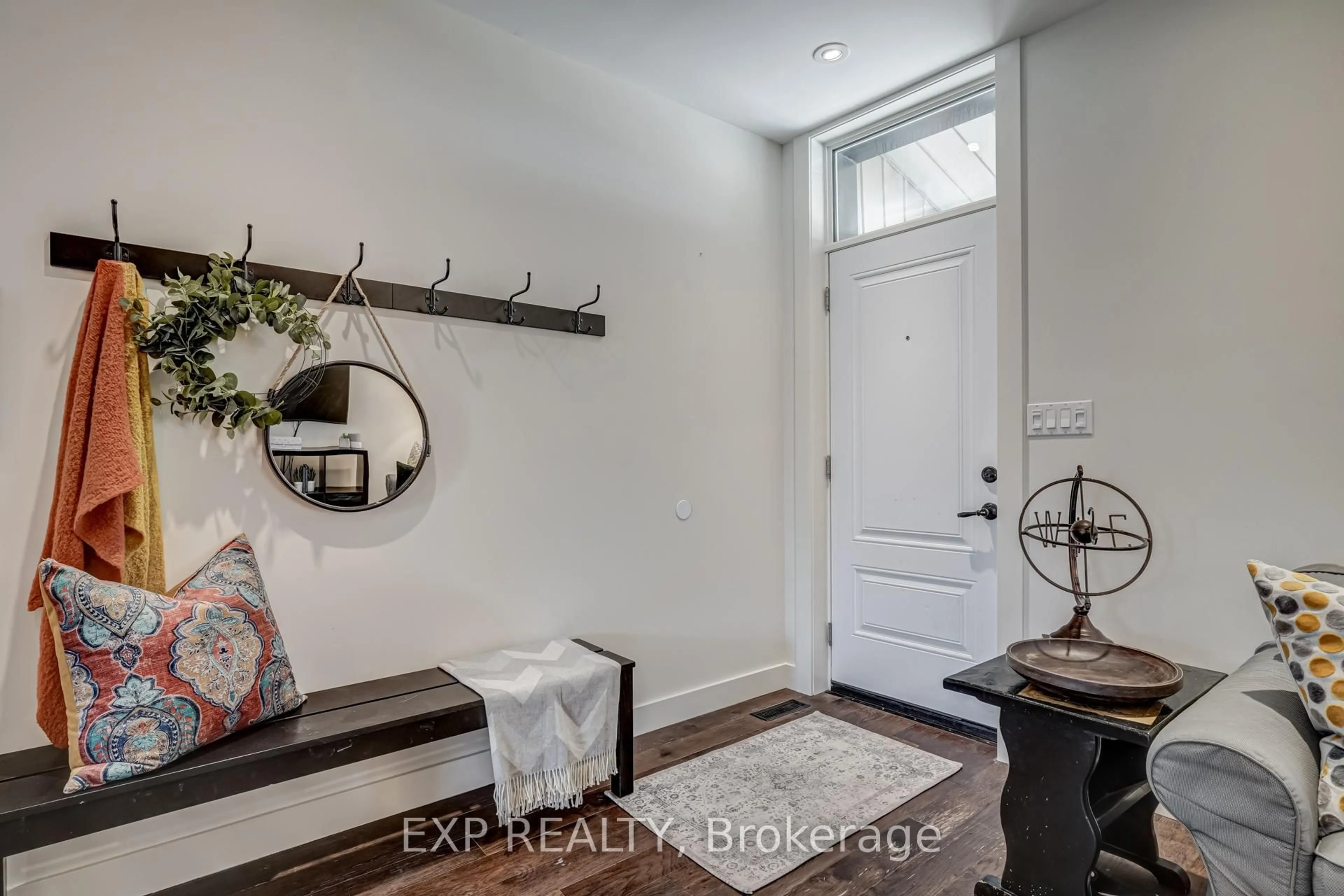 Indoor entryway for 14 Milton Ave, Hamilton Ontario L8L 6E6