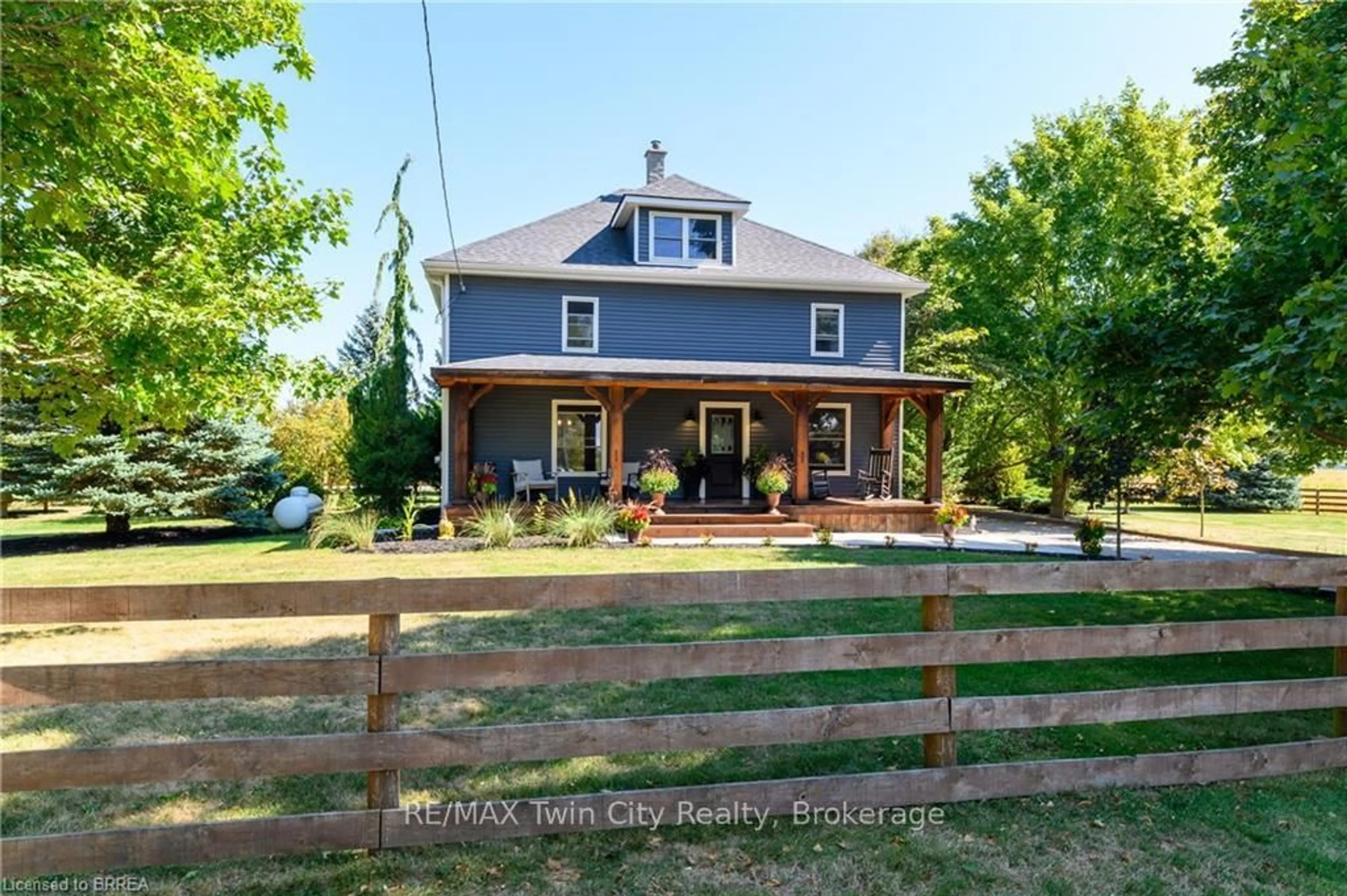 A pic from outside/outdoor area/front of a property/back of a property/a pic from drone, unknown for 2884 Cockshutt Rd, Norfolk Ontario N0E 1Y0