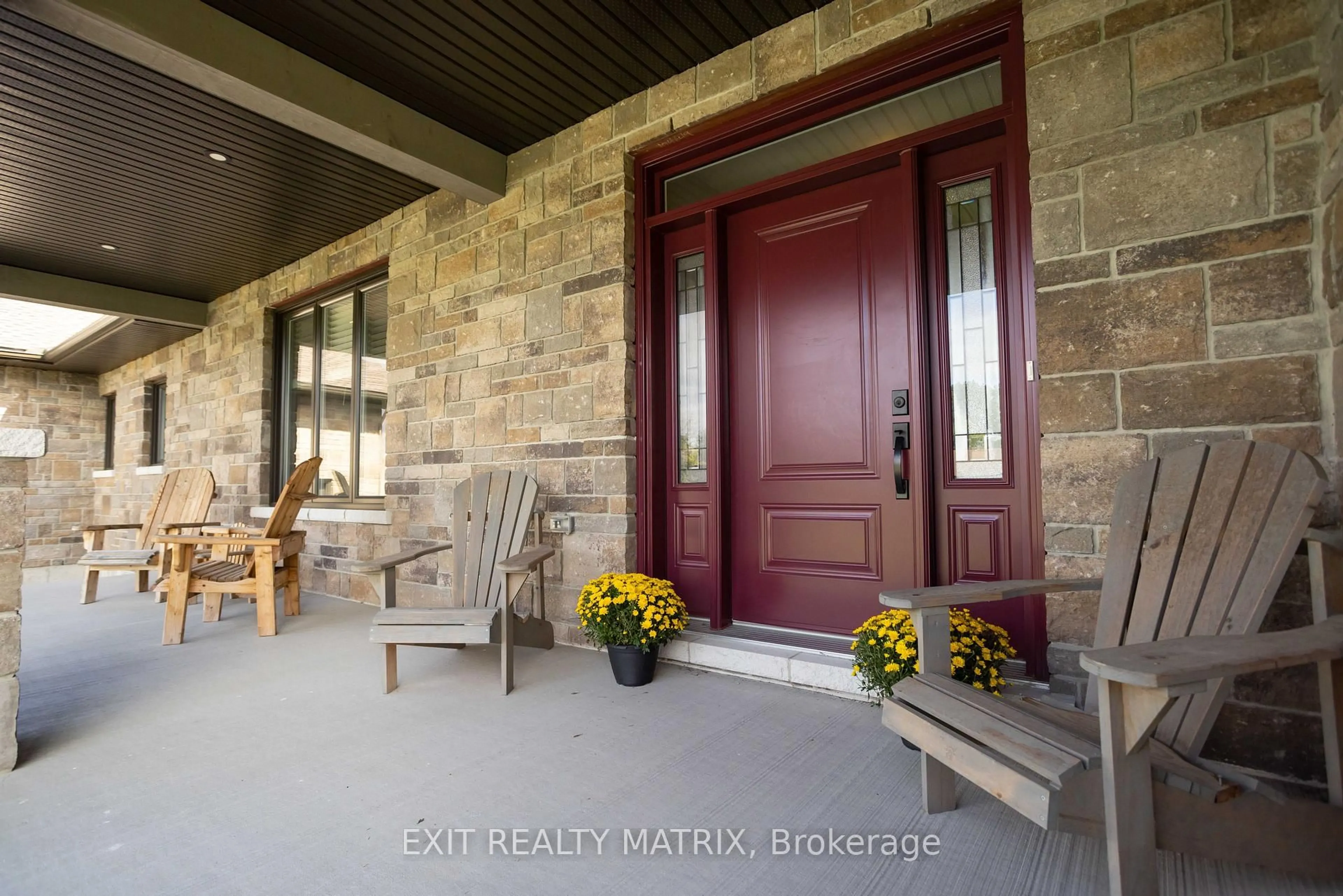 Indoor entryway for 2825 Eldo St, Metcalfe Ontario K0A 2P0