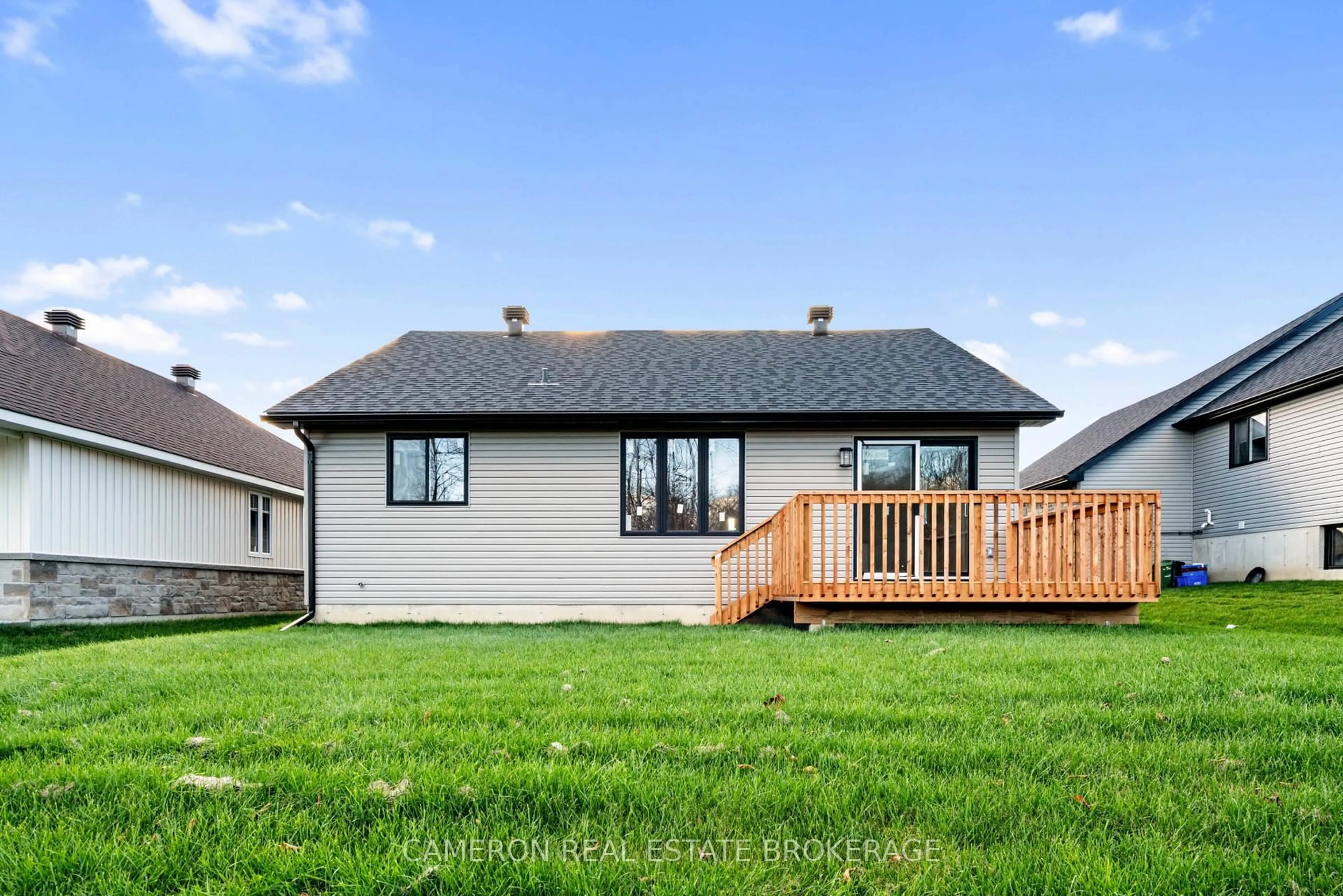 Home with vinyl exterior material, unknown for 3153 Mauricy St, Cornwall Ontario K6K 0A1