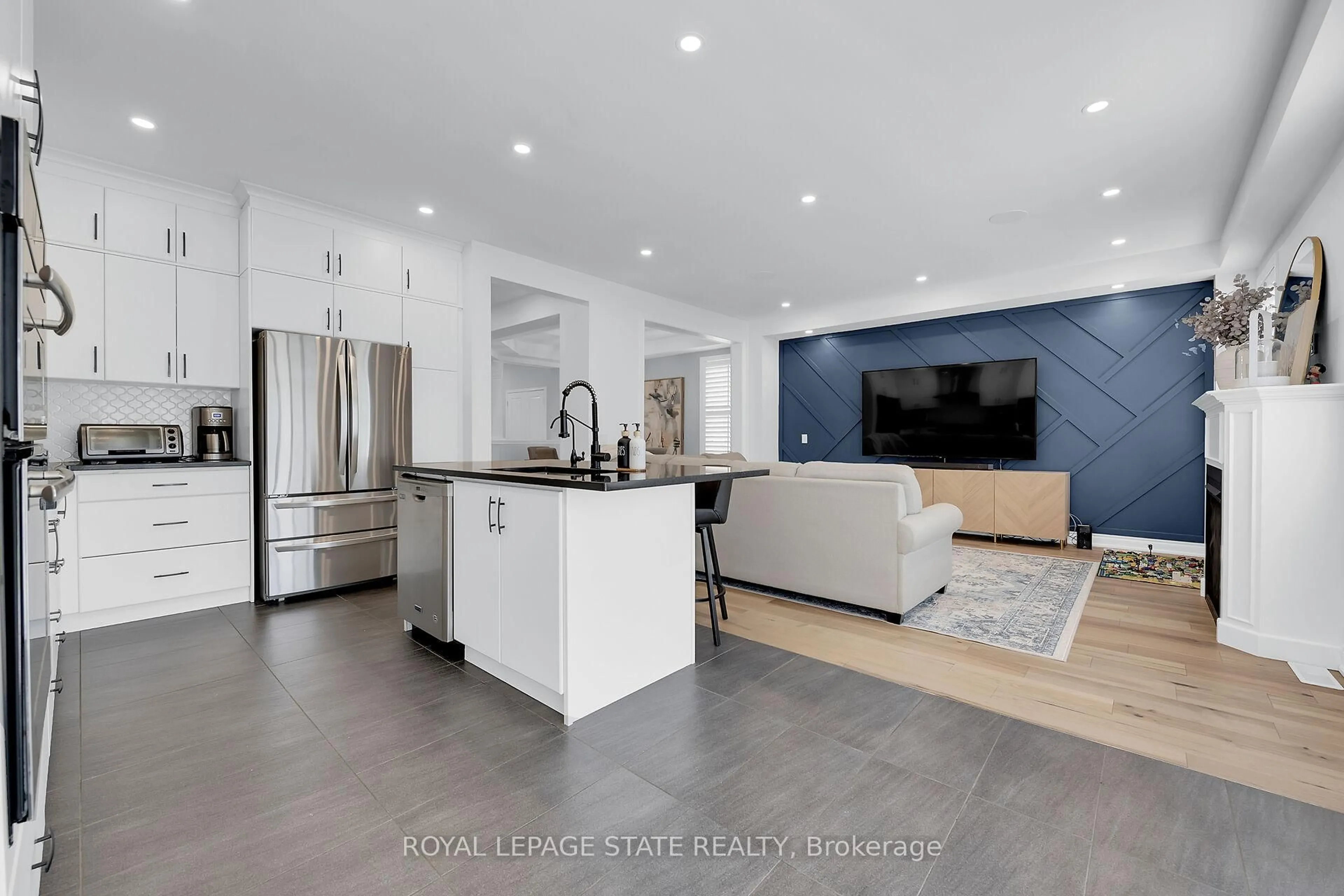 Open concept kitchen, ceramic/tile floor for 78 Chaumont Dr, Hamilton Ontario L8J 0J8