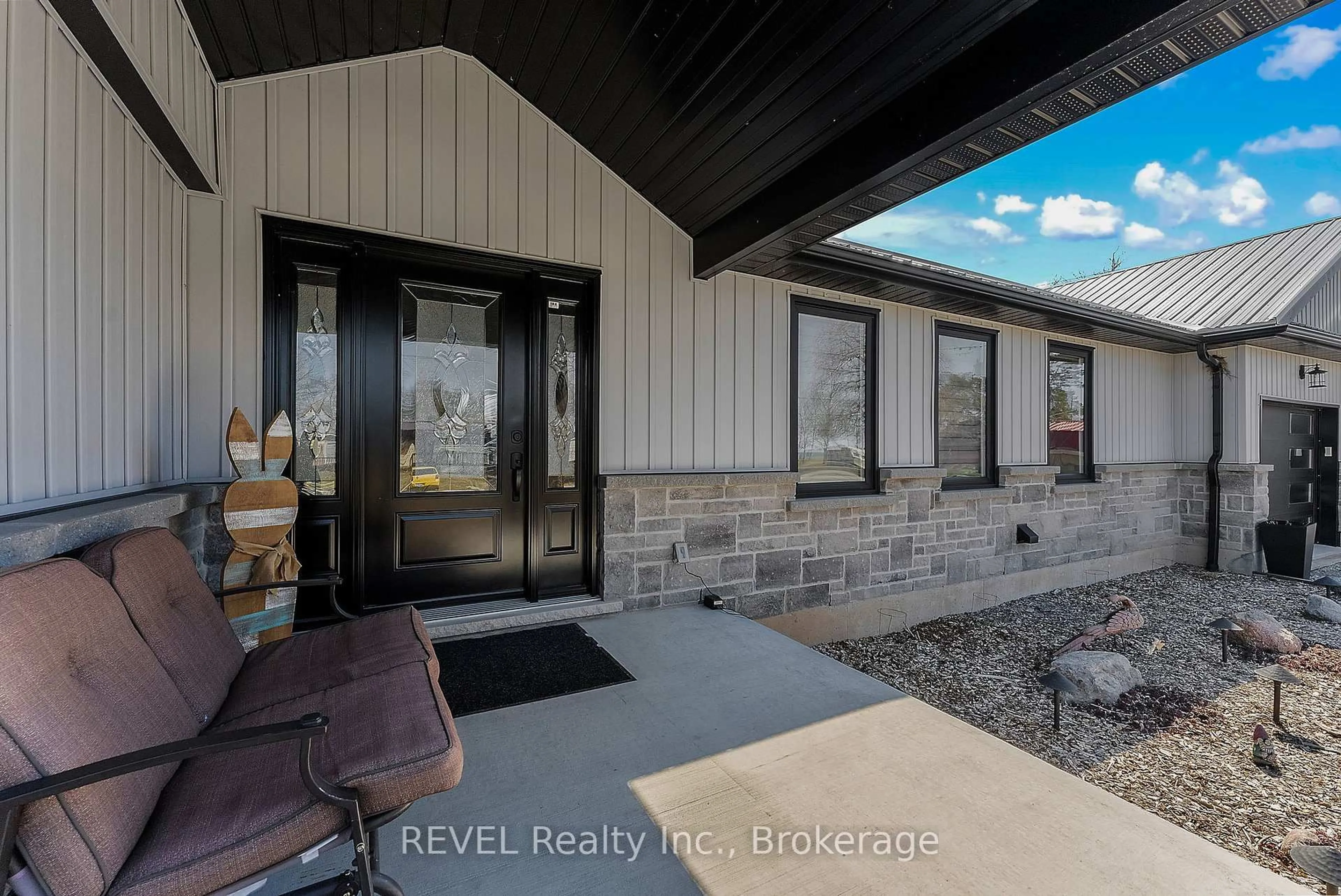 Indoor entryway for 8 Reicheld Rd, Haldimand Ontario N0A 1P0