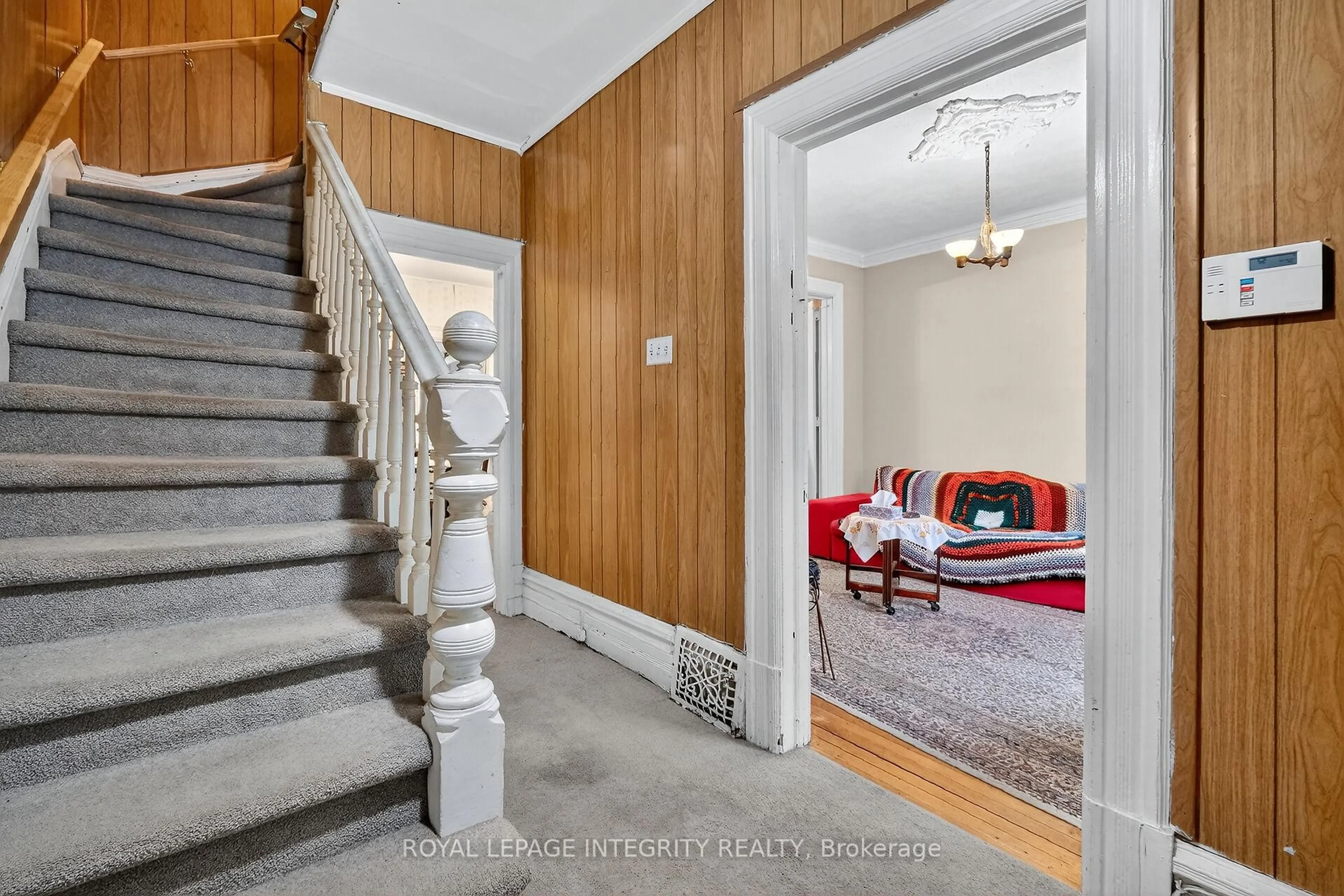 Indoor entryway for 20 Florence St, Ottawa Ontario K2P 0W7