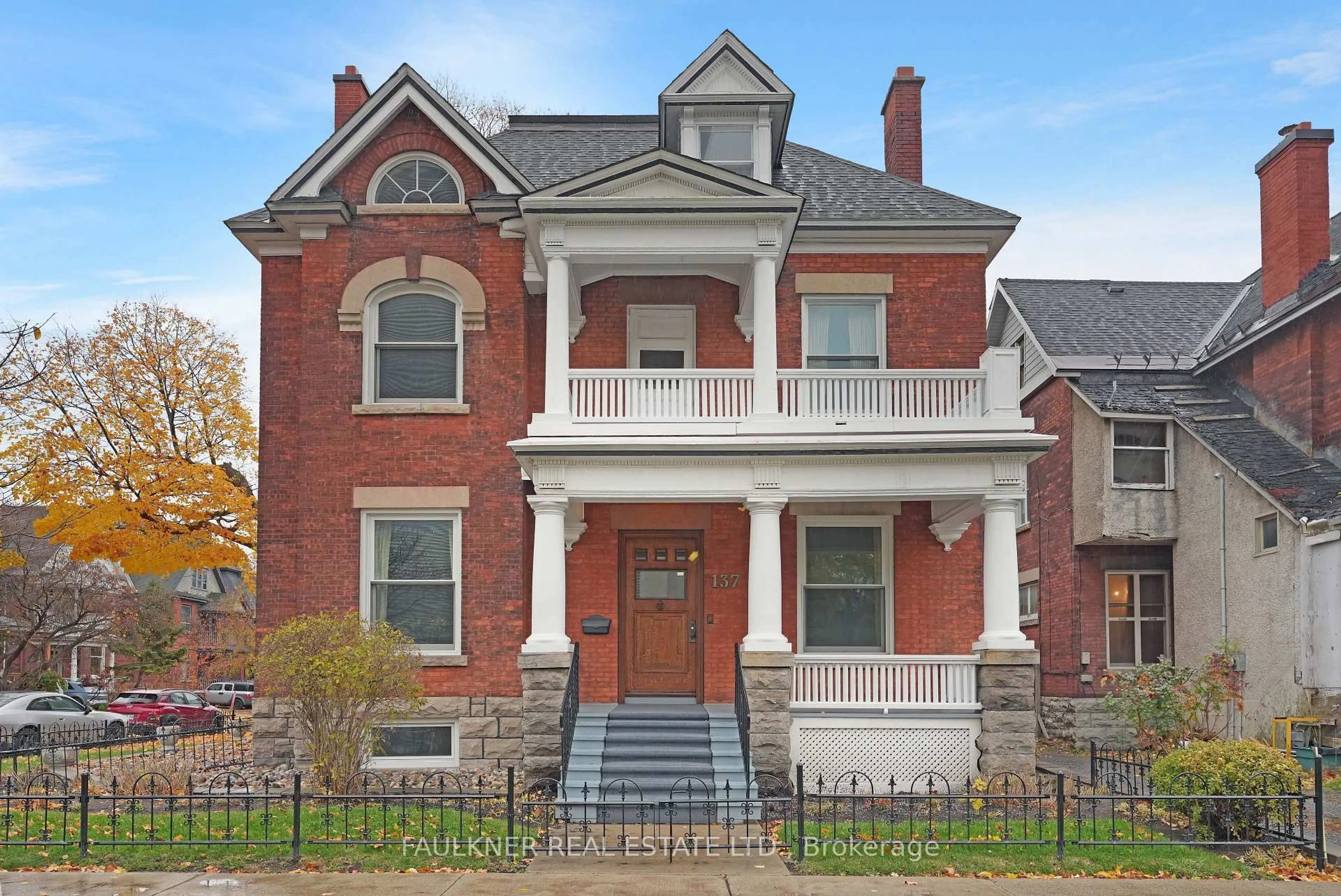 Home with brick exterior material, street for 137 Cartier St, Ottawa Ontario K2P 1K7