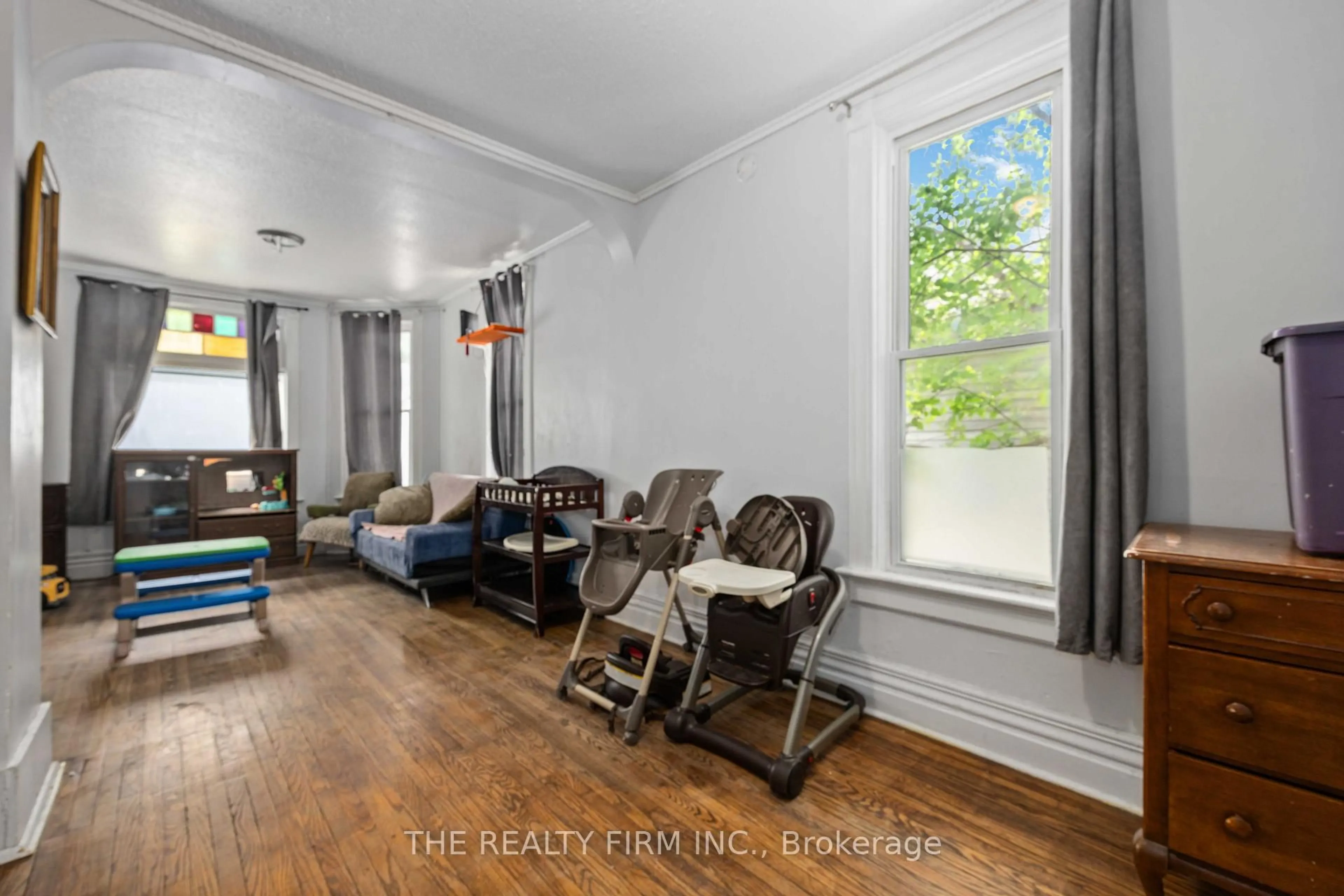 Living room with furniture, unknown for 316 Confederation St, Sarnia Ontario N7T 2A5