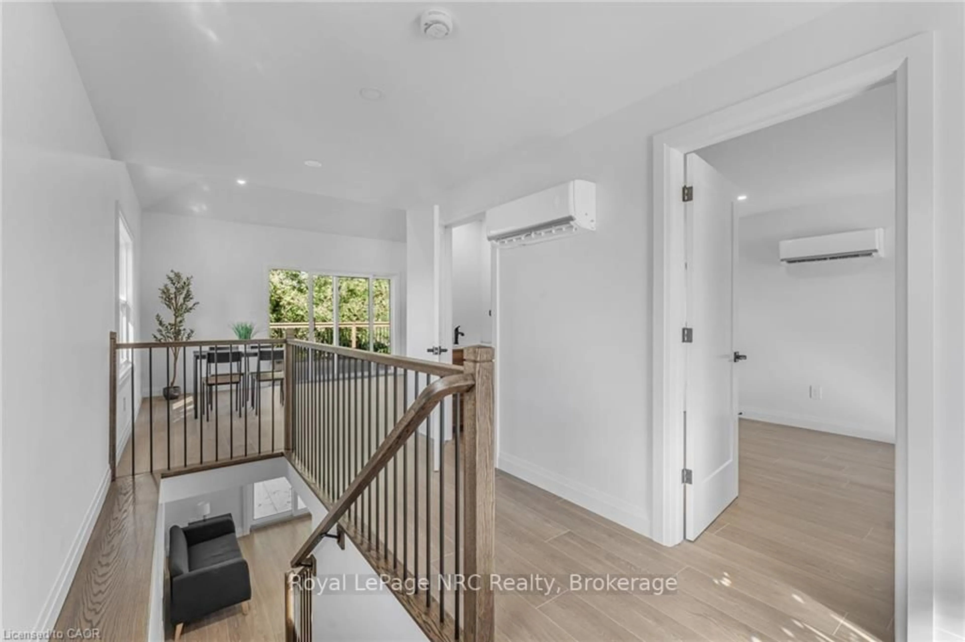 Indoor entryway for 3 Ball Ave, St. Catharines Ontario L2T 1B4