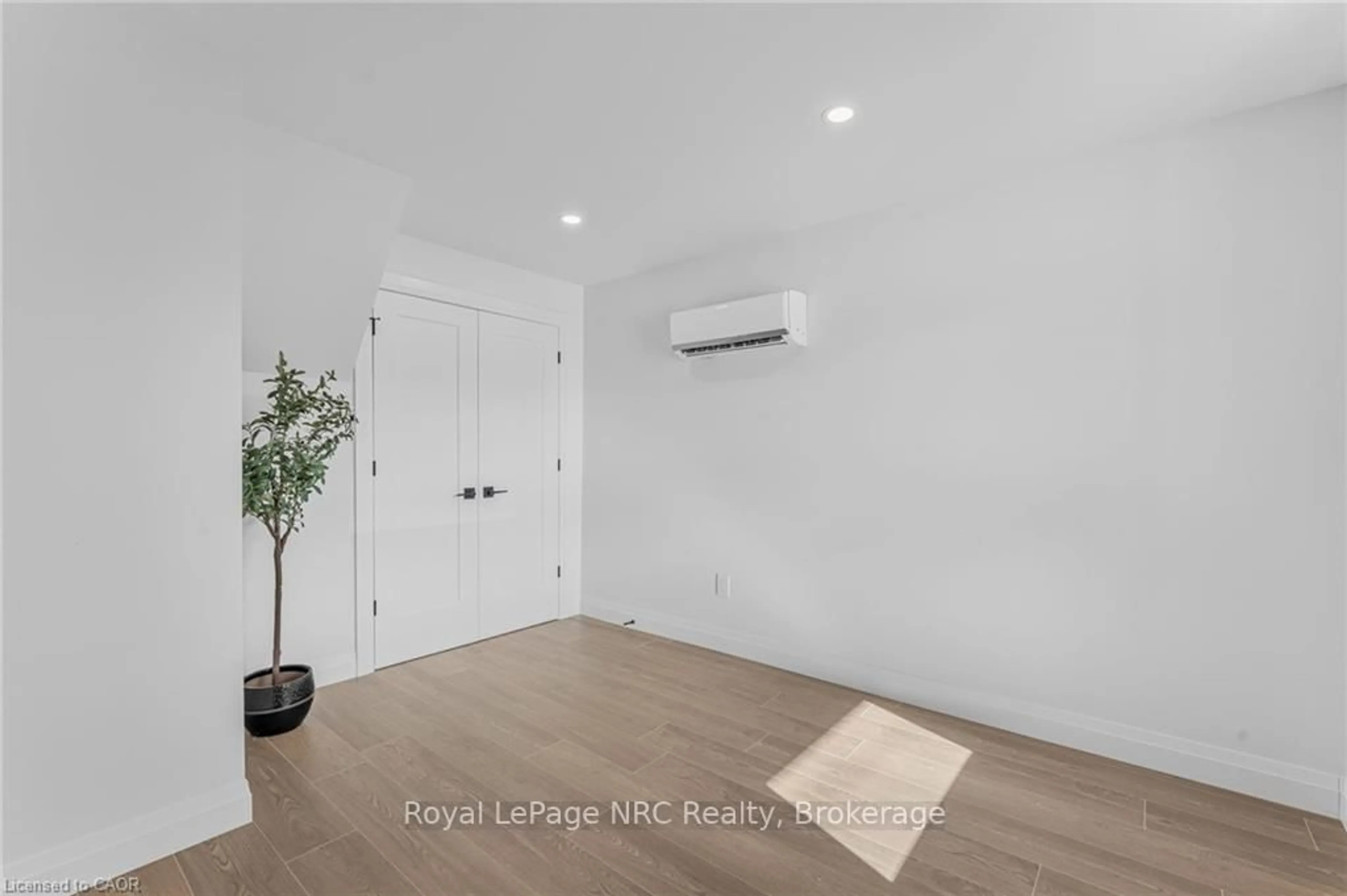 A pic of a room for 3 Ball Ave, St. Catharines Ontario L2T 1B4