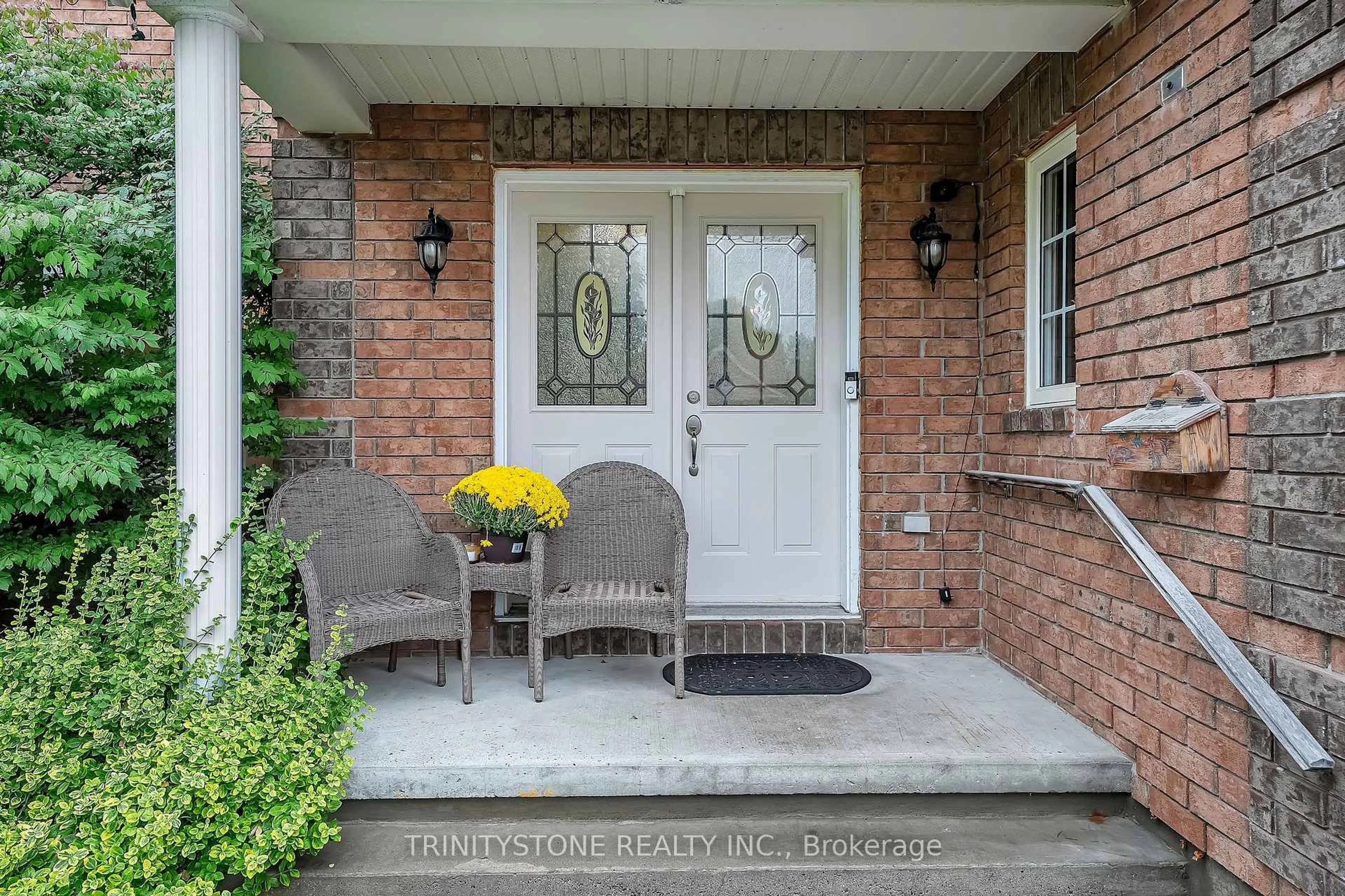 Indoor entryway for 6 Cinnabar Way, Stittsville Ontario K2S 1Y4