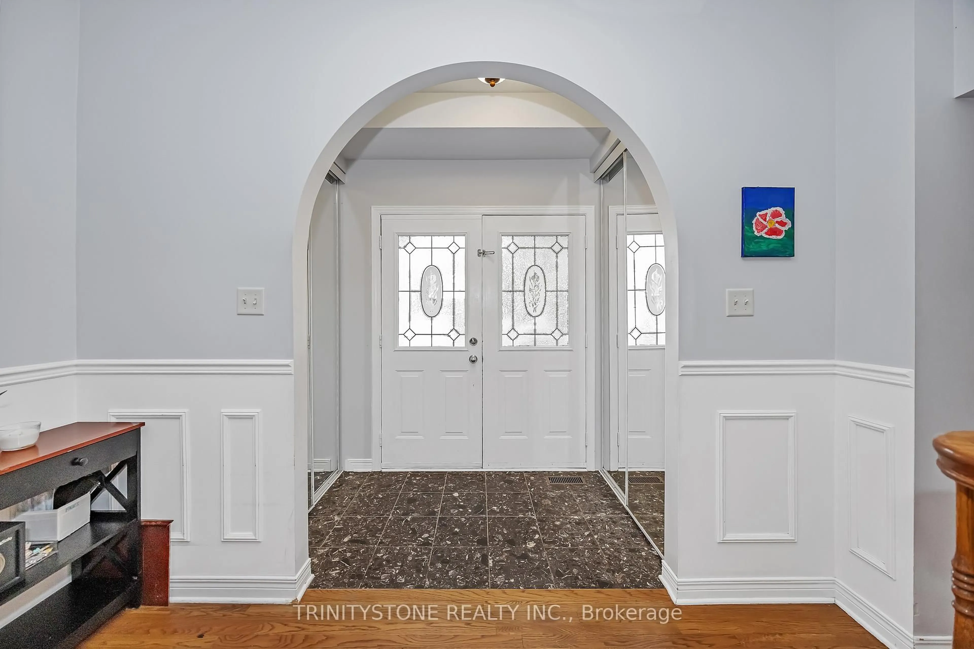 Indoor entryway for 6 Cinnabar Way, Stittsville Ontario K2S 1Y4