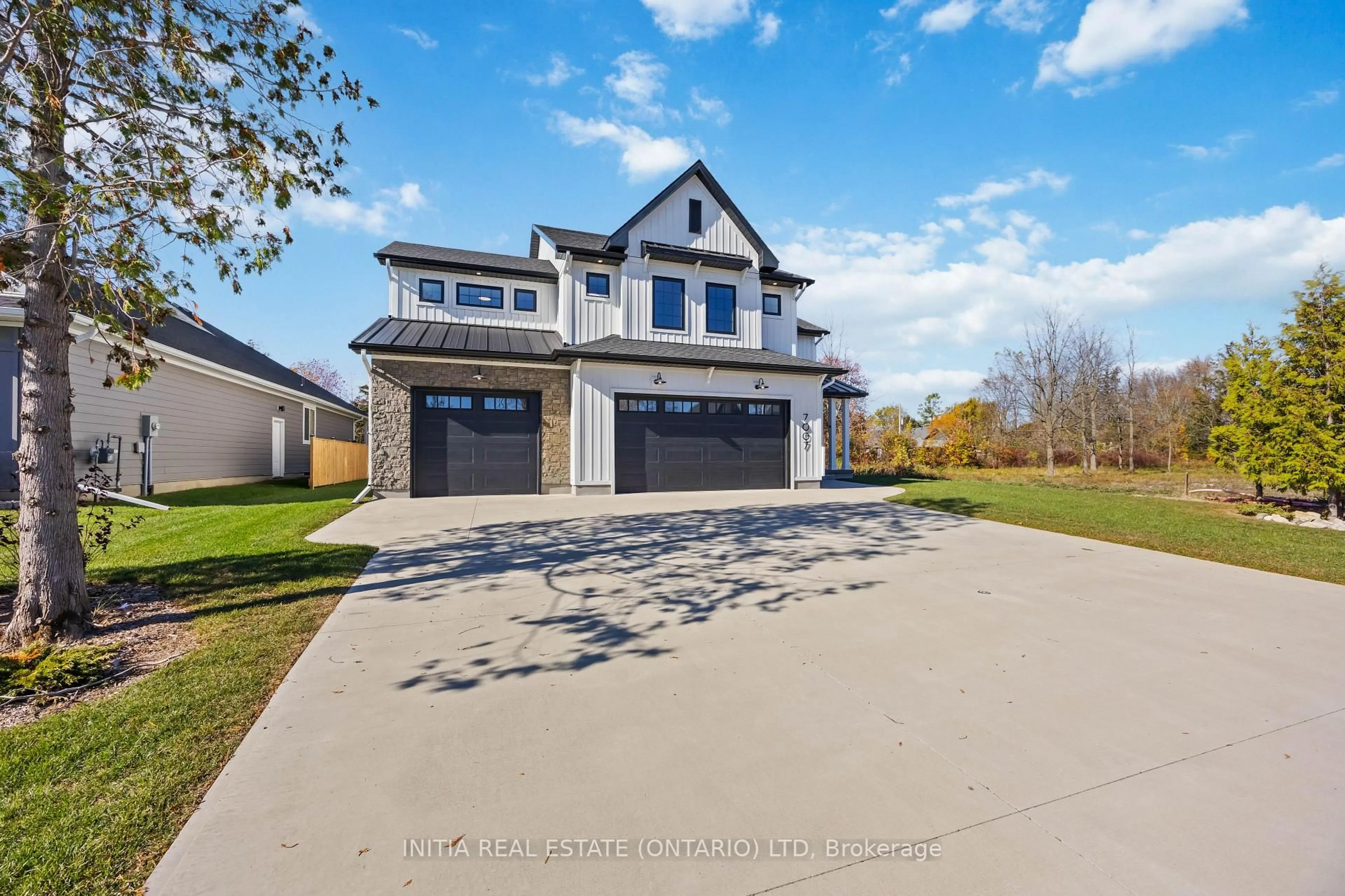 Unknown for 7007 Blue Coast Hts, Plympton-Wyoming Ontario N0N 1E0