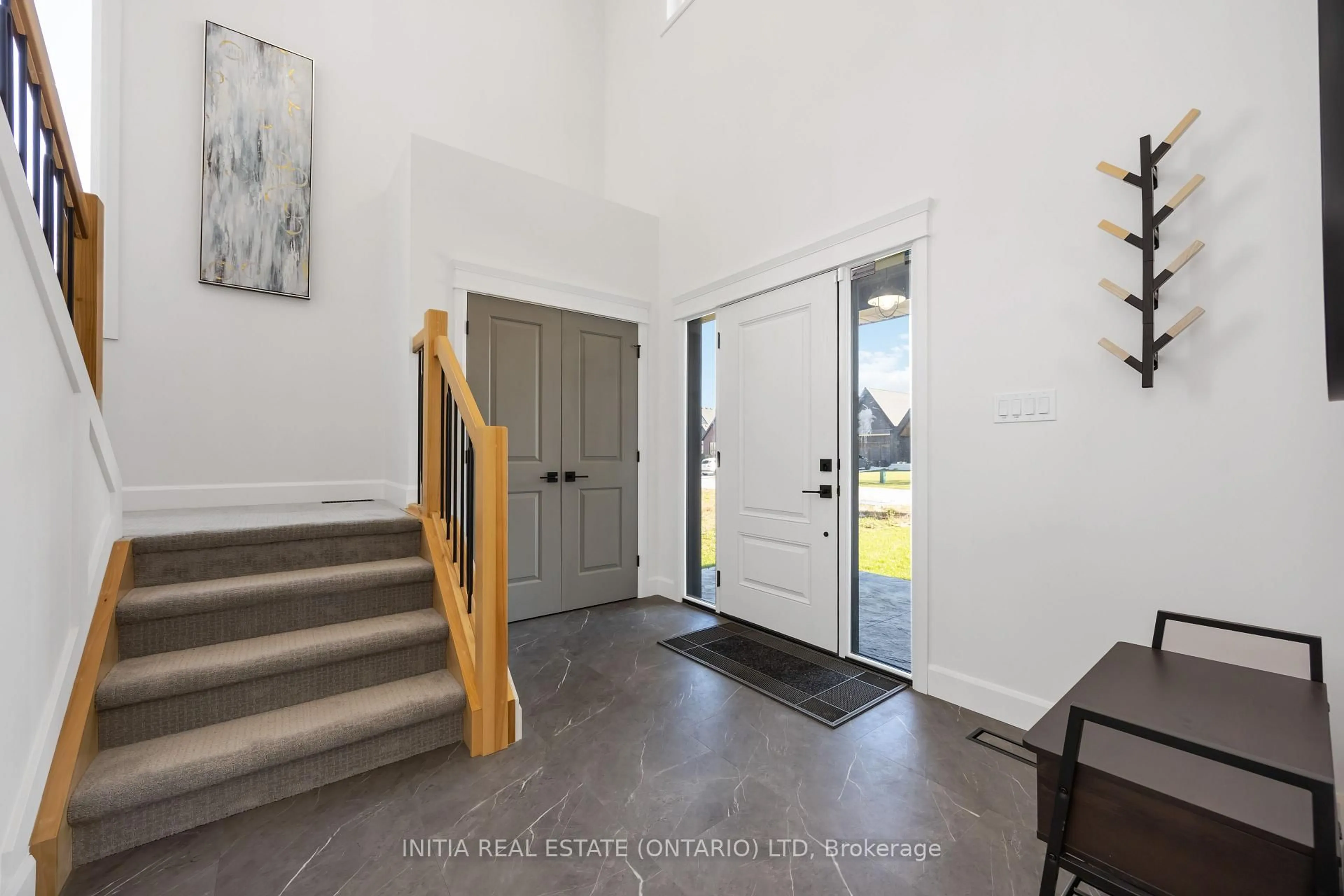 Indoor entryway for 7007 Blue Coast Hts, Plympton-Wyoming Ontario N0N 1E0