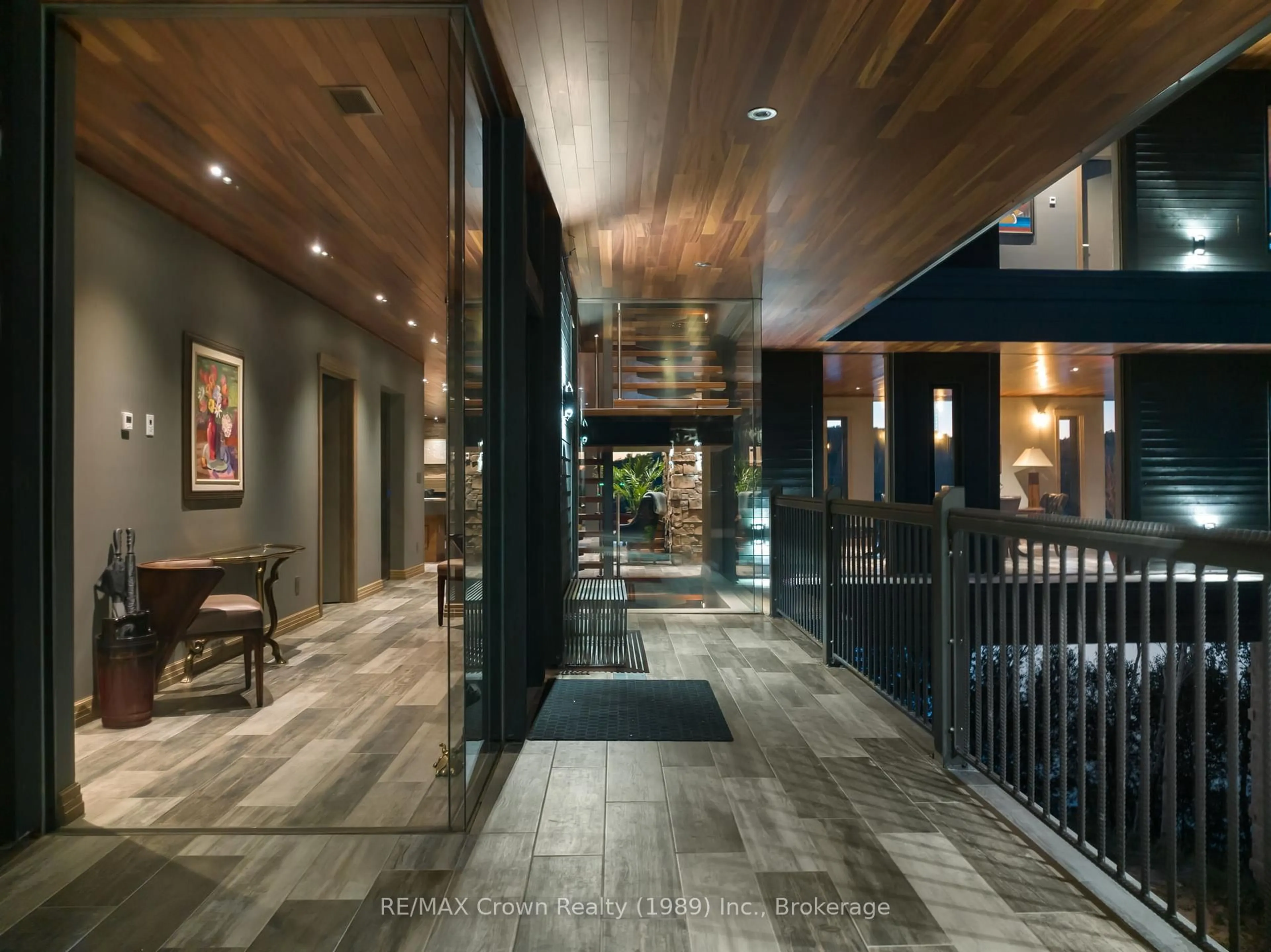 Indoor foyer for 1293 Dew Drop Rd, Greater Sudbury Ontario P3G 1L2